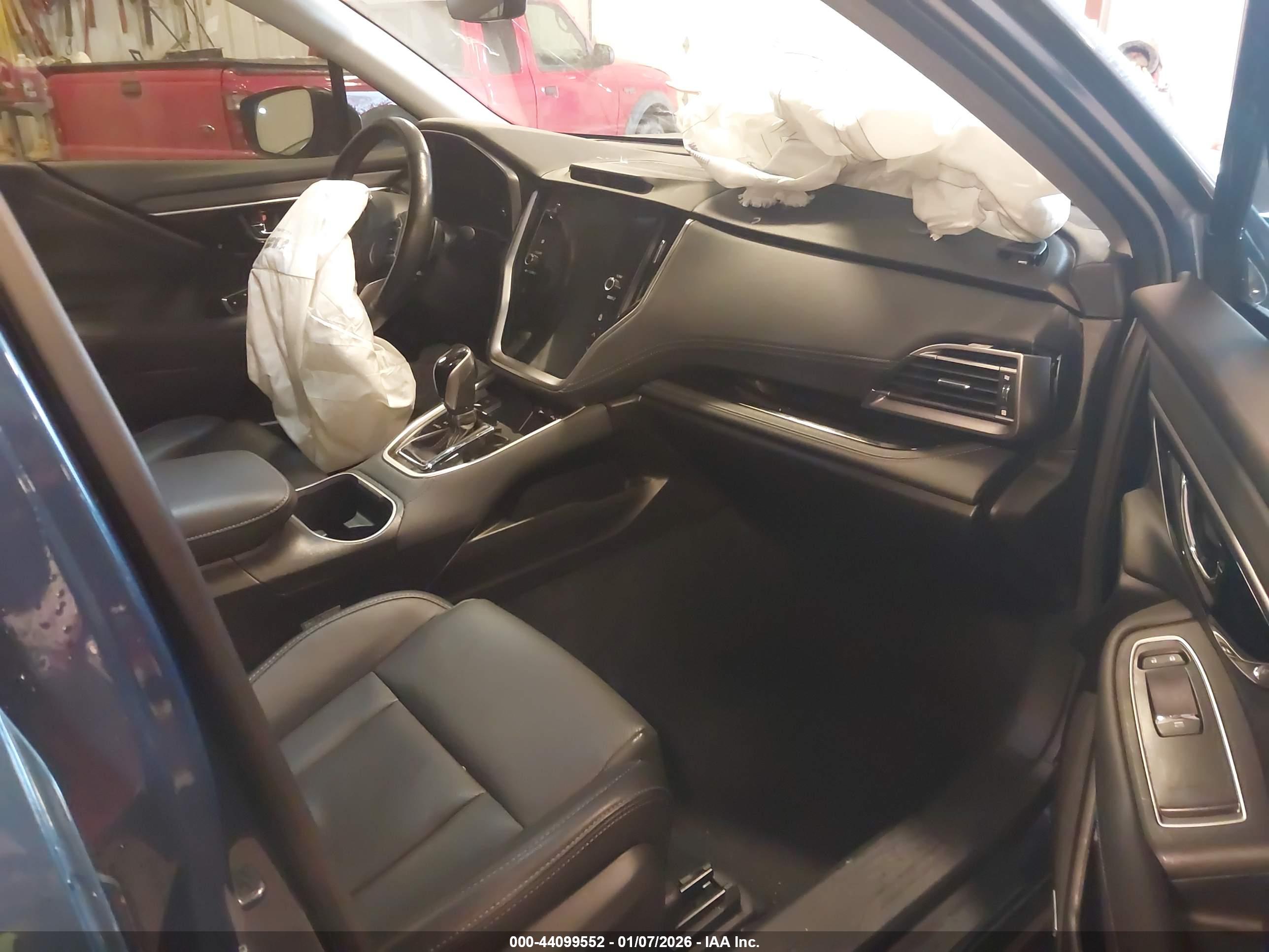 SUBARU OUTBACK image 5