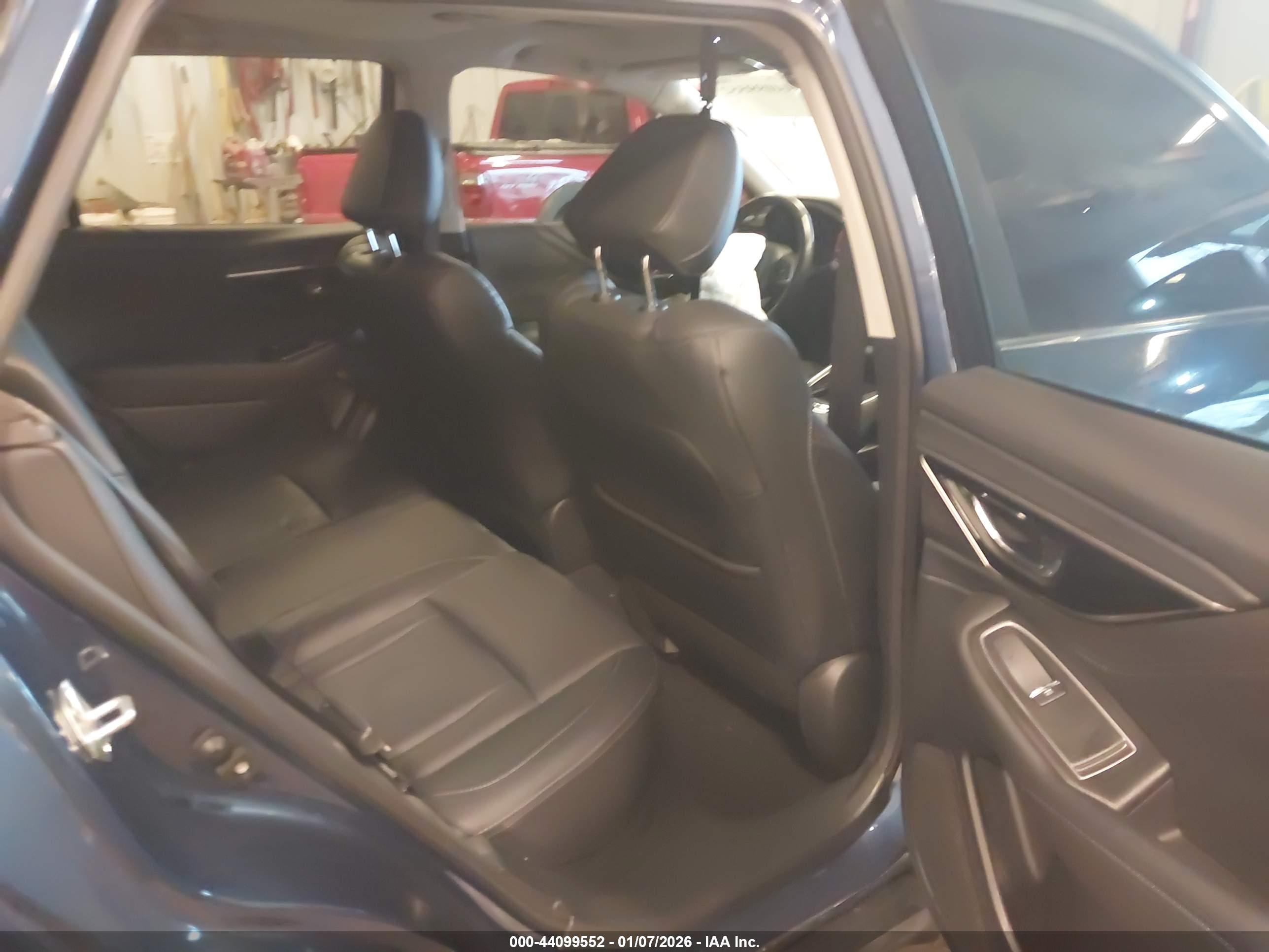 SUBARU OUTBACK image 8