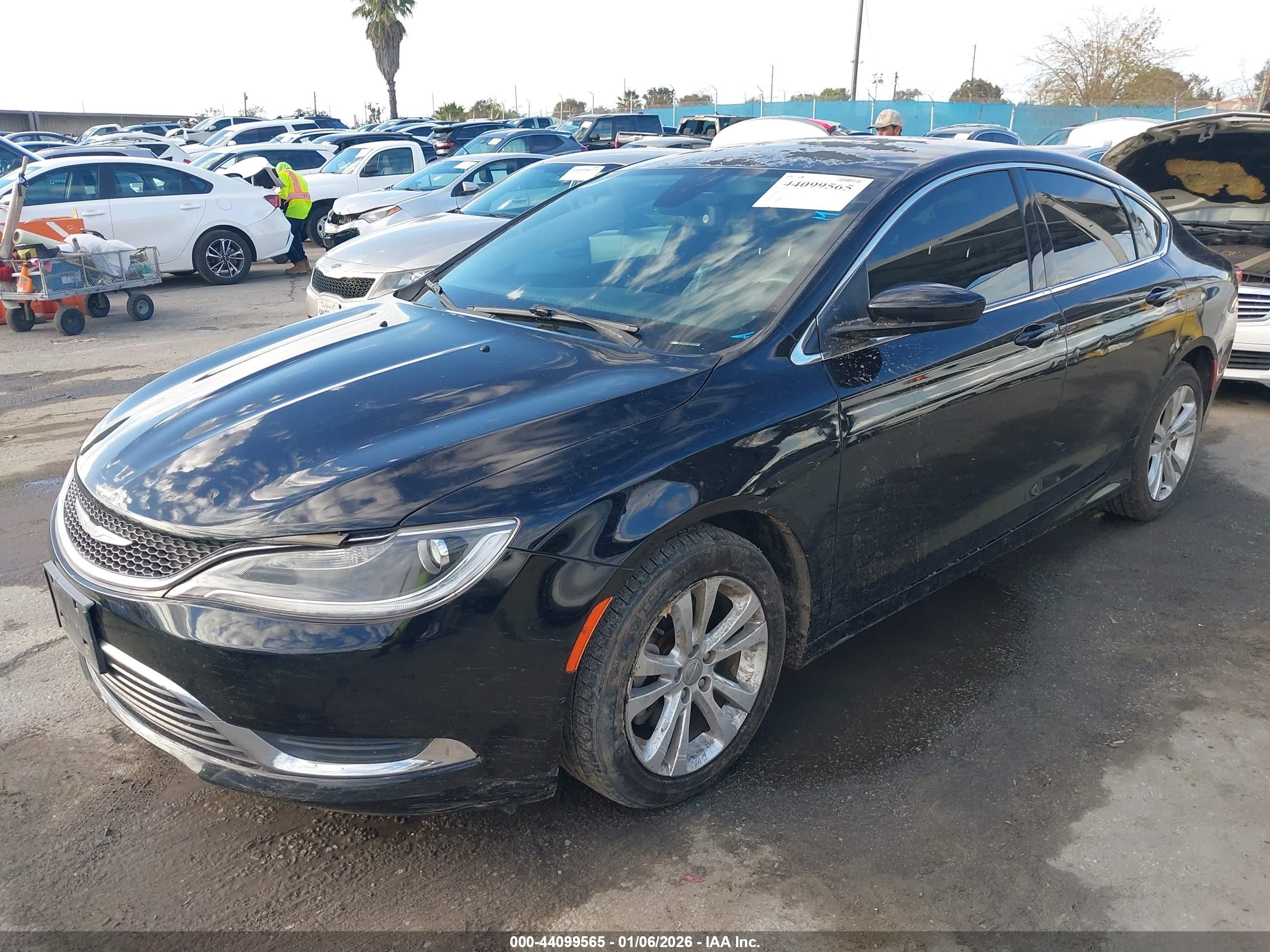 CHRYSLER 200 image 2