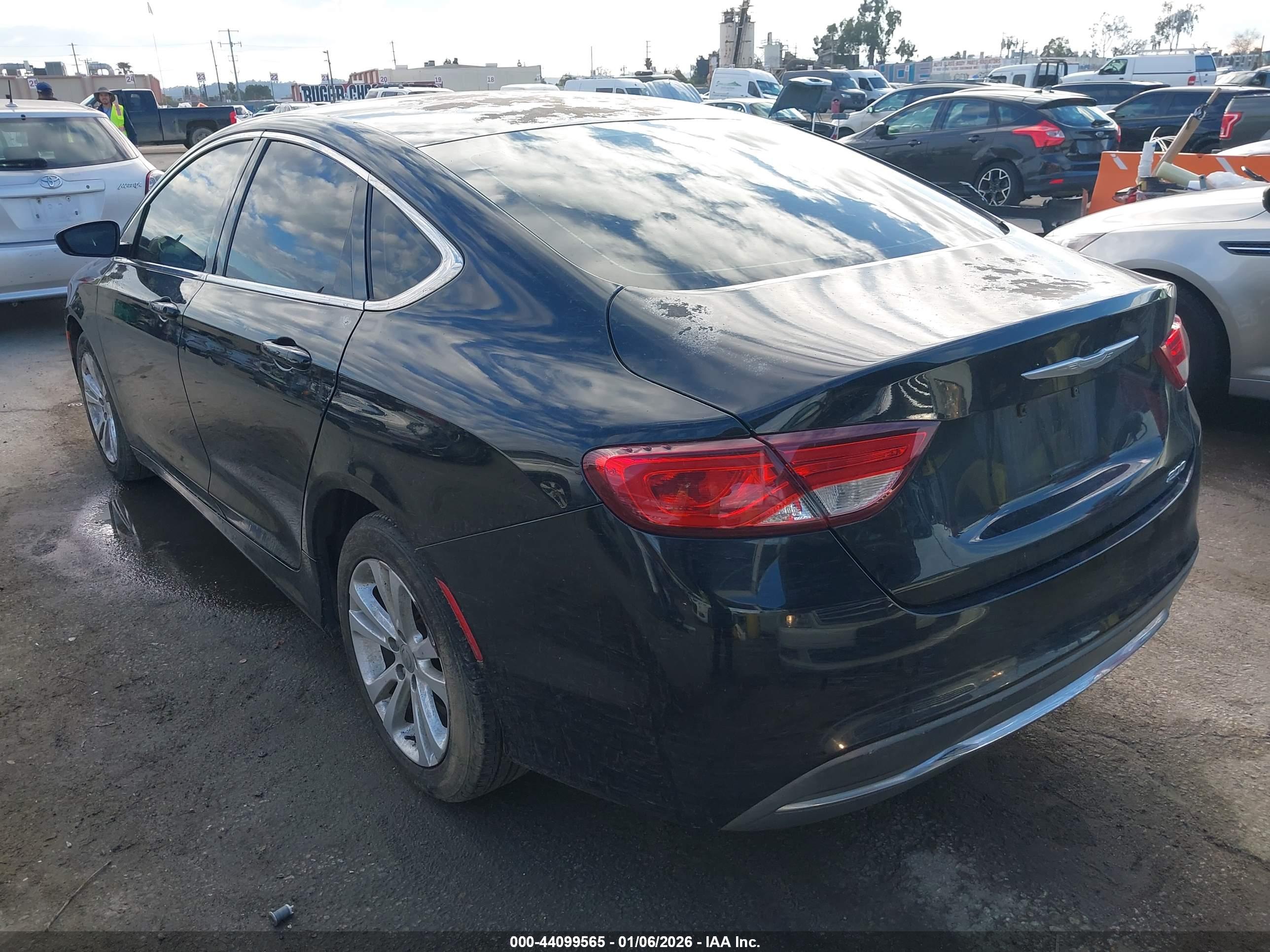 CHRYSLER 200 image 3