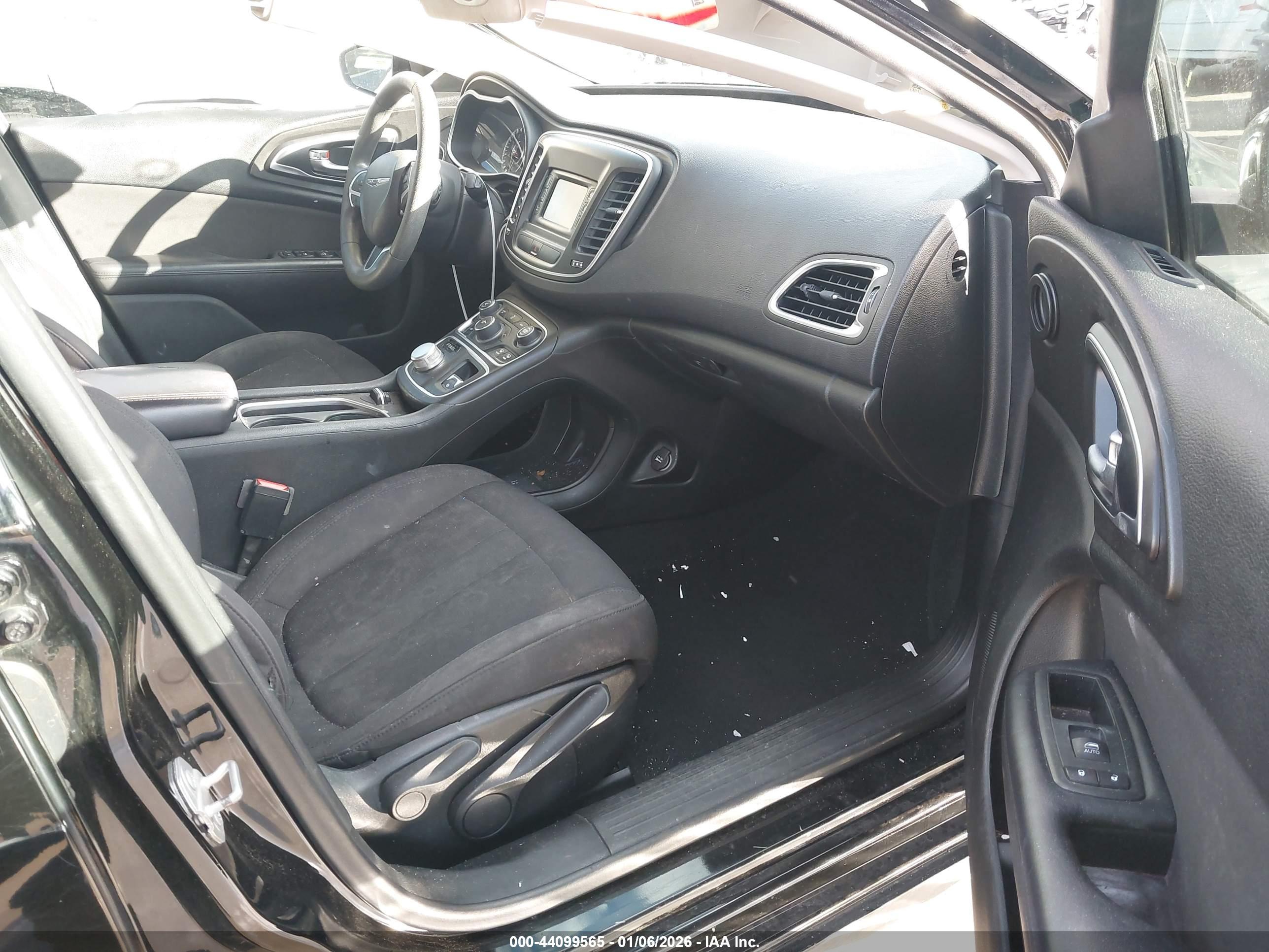 CHRYSLER 200 image 5