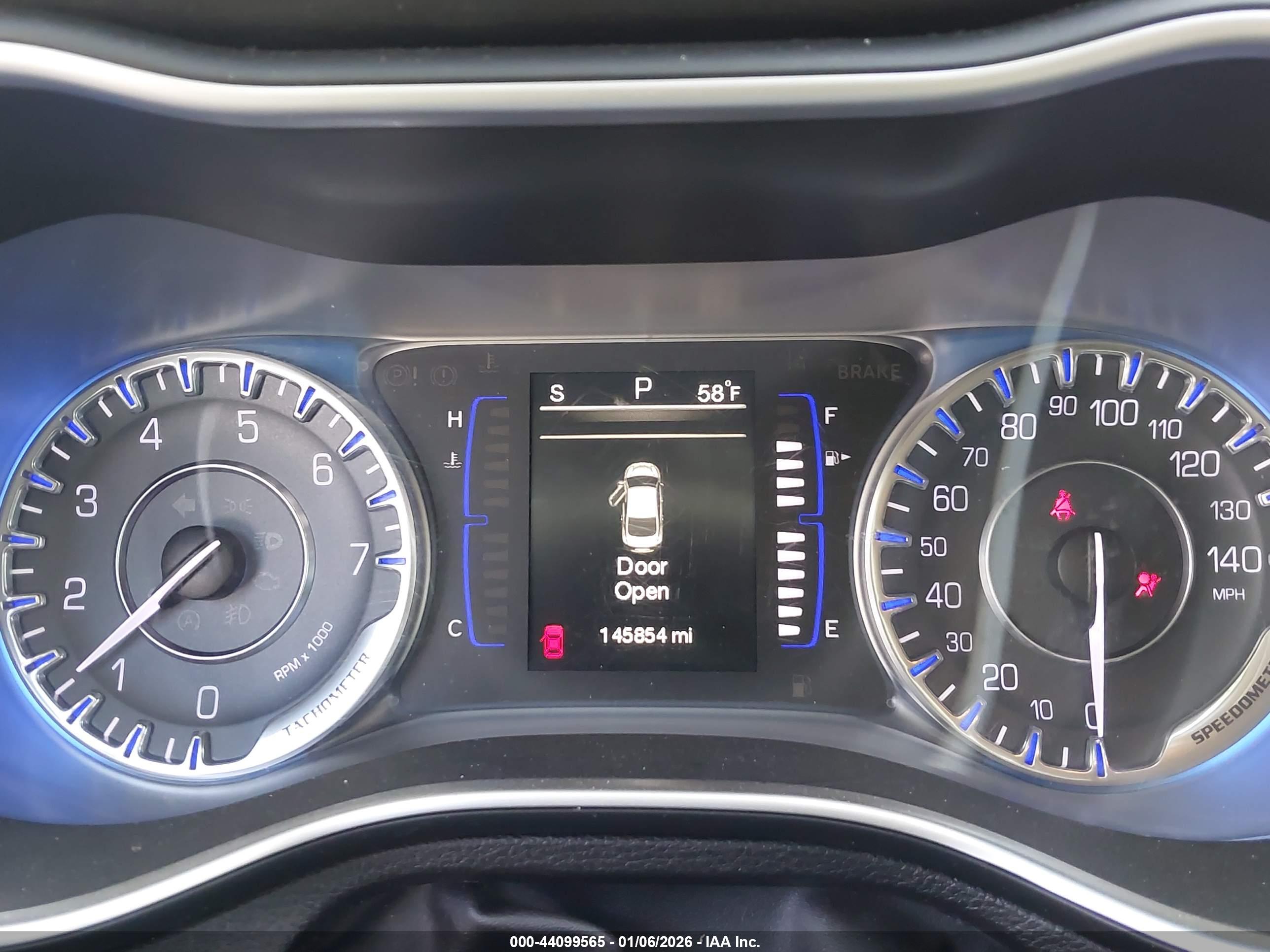 CHRYSLER 200 image 7