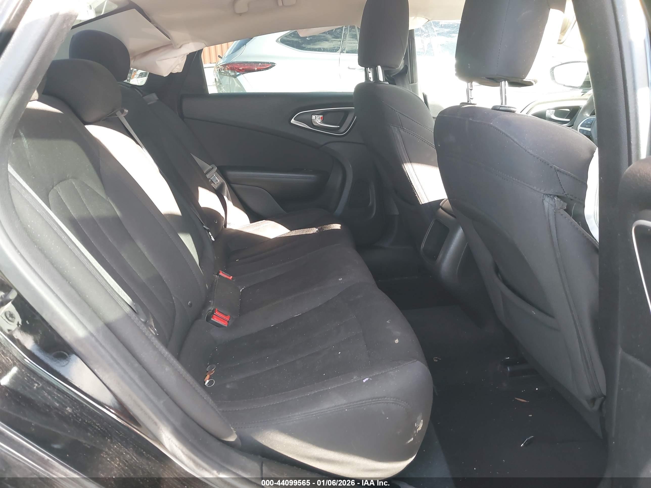 CHRYSLER 200 image 8