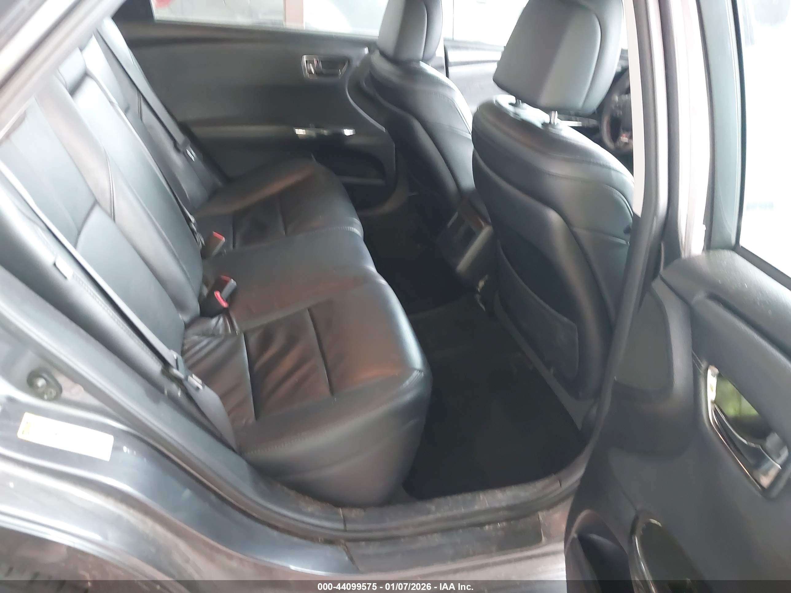 TOYOTA AVALON image 8