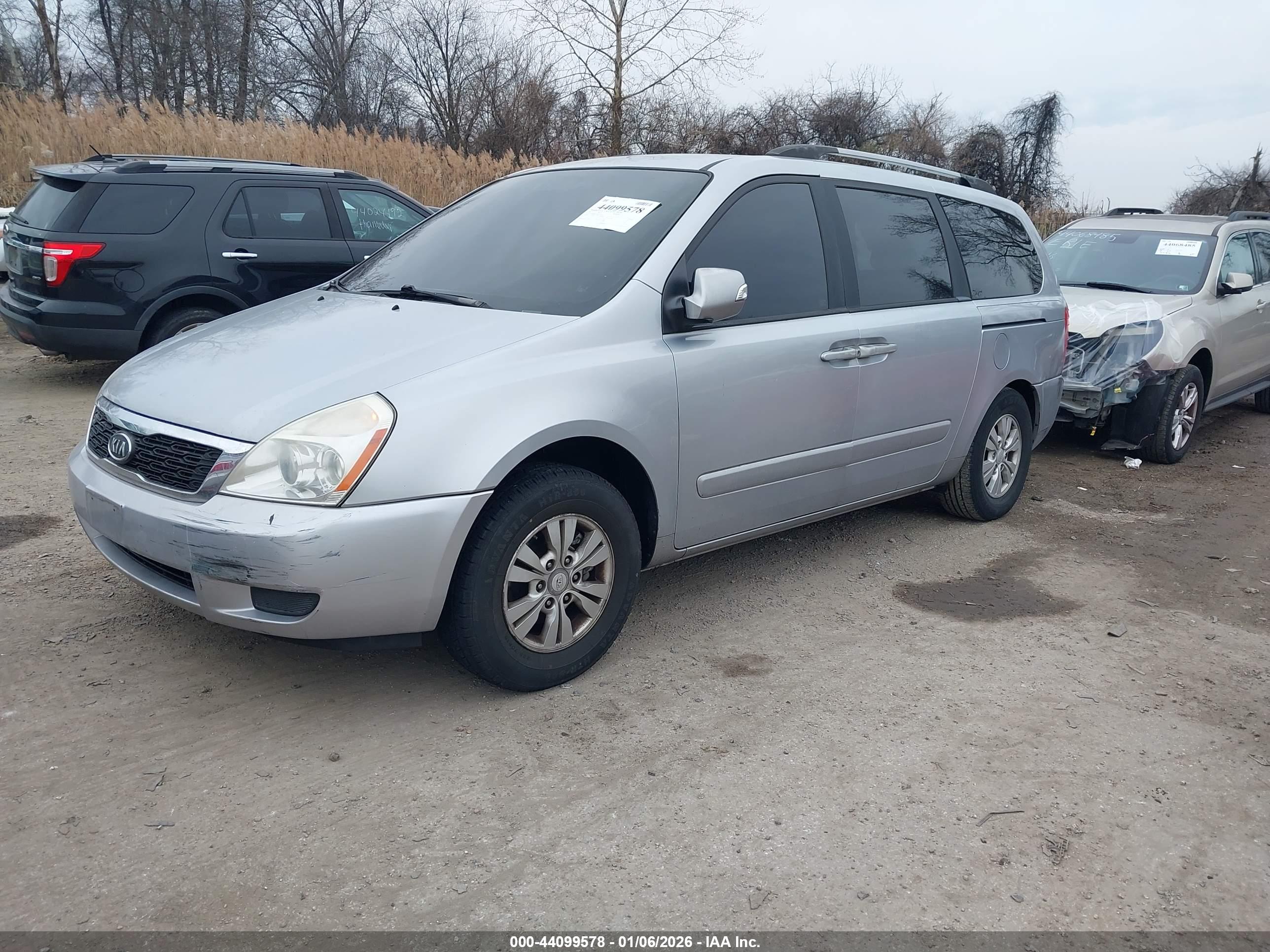 KIA SEDONA image 2