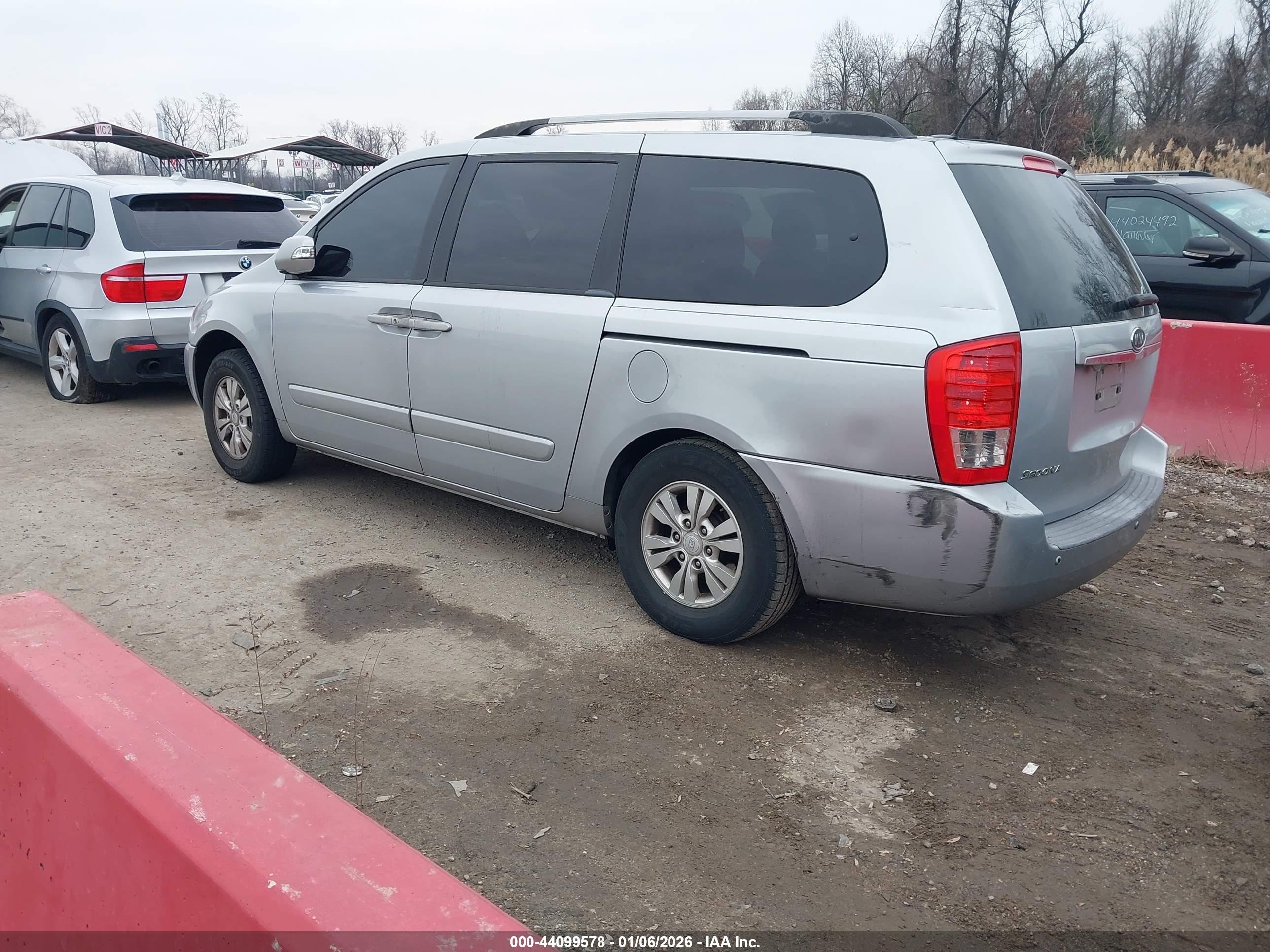 KIA SEDONA image 3