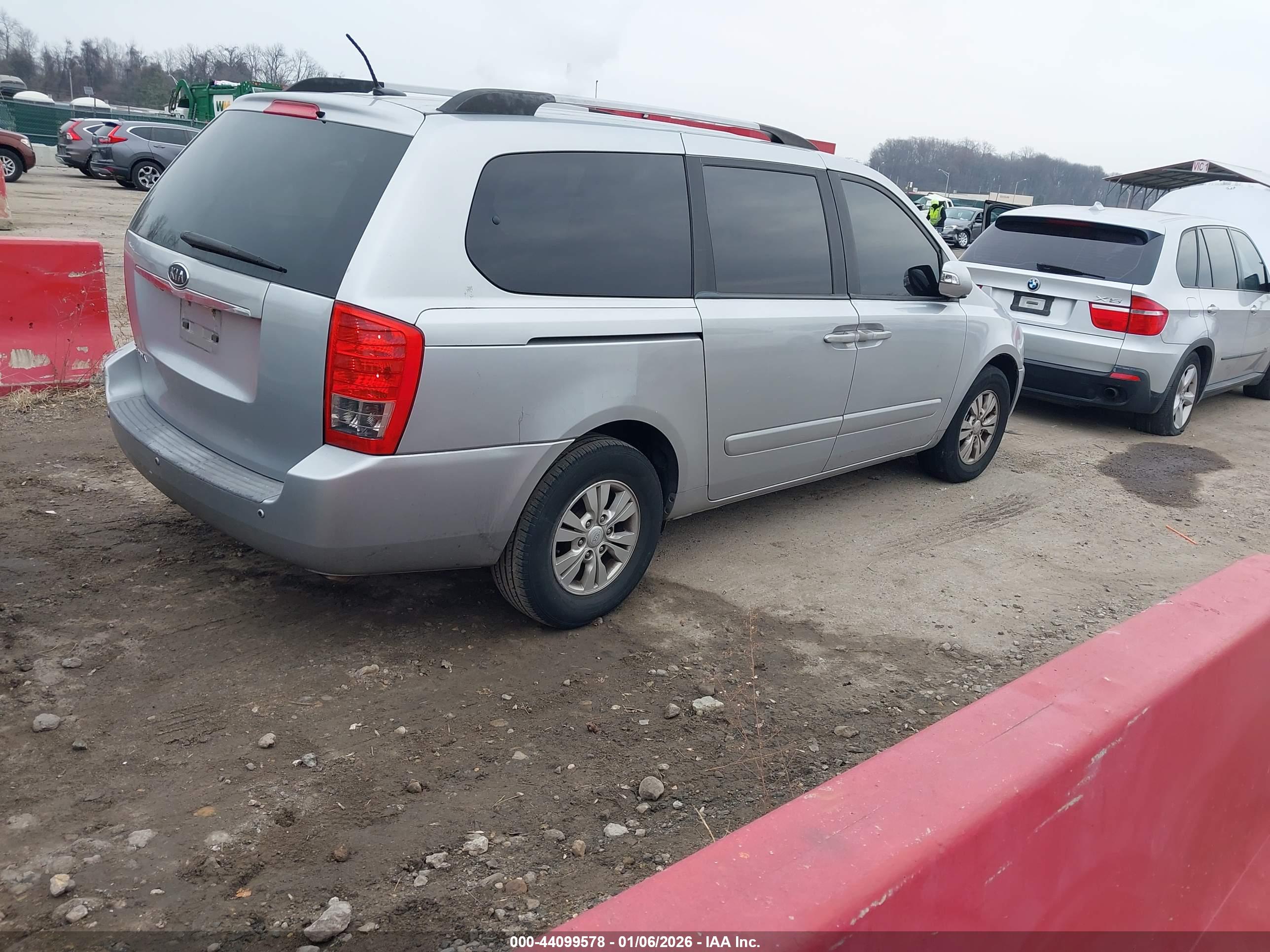 KIA SEDONA image 4
