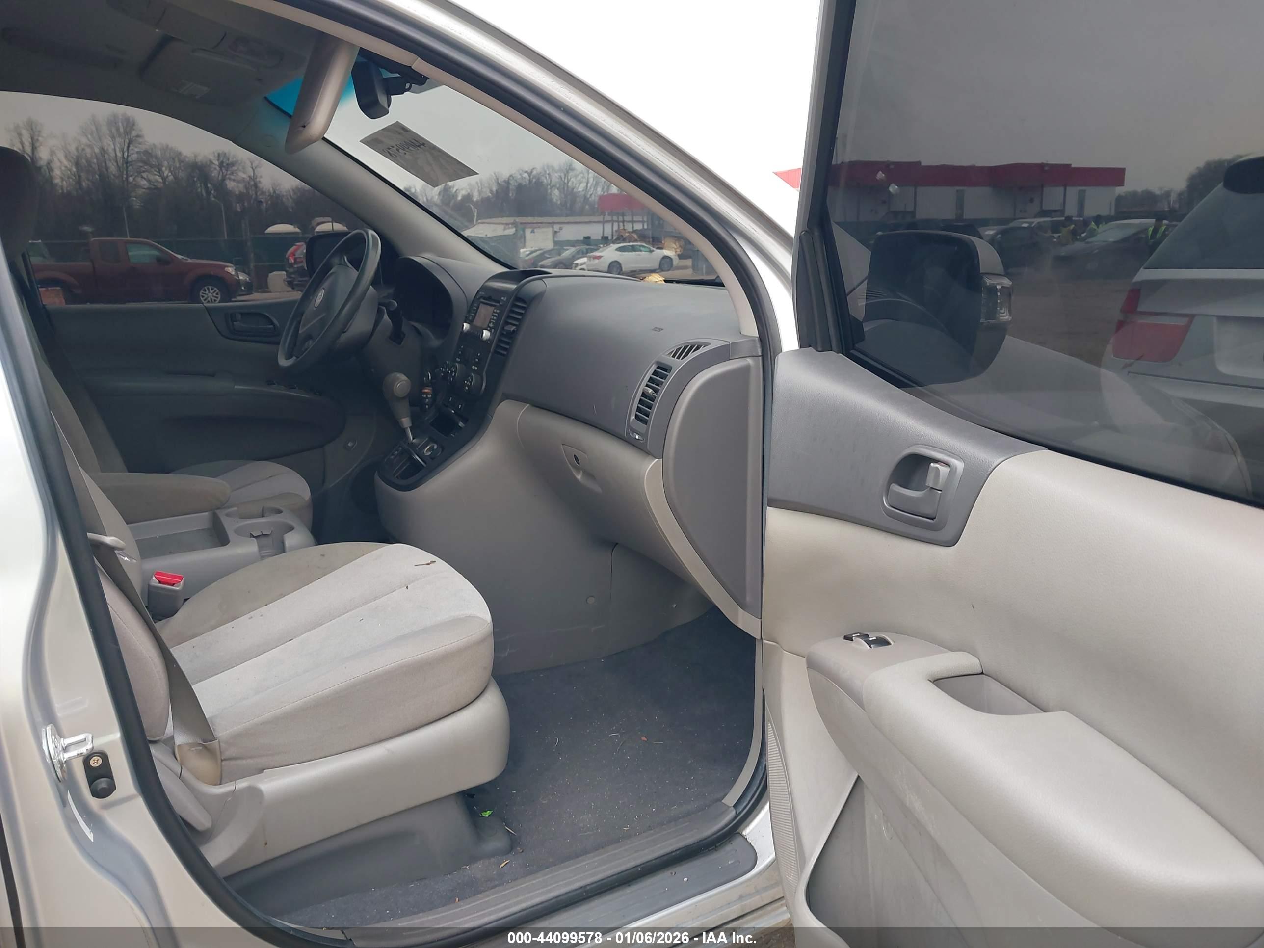 KIA SEDONA image 5