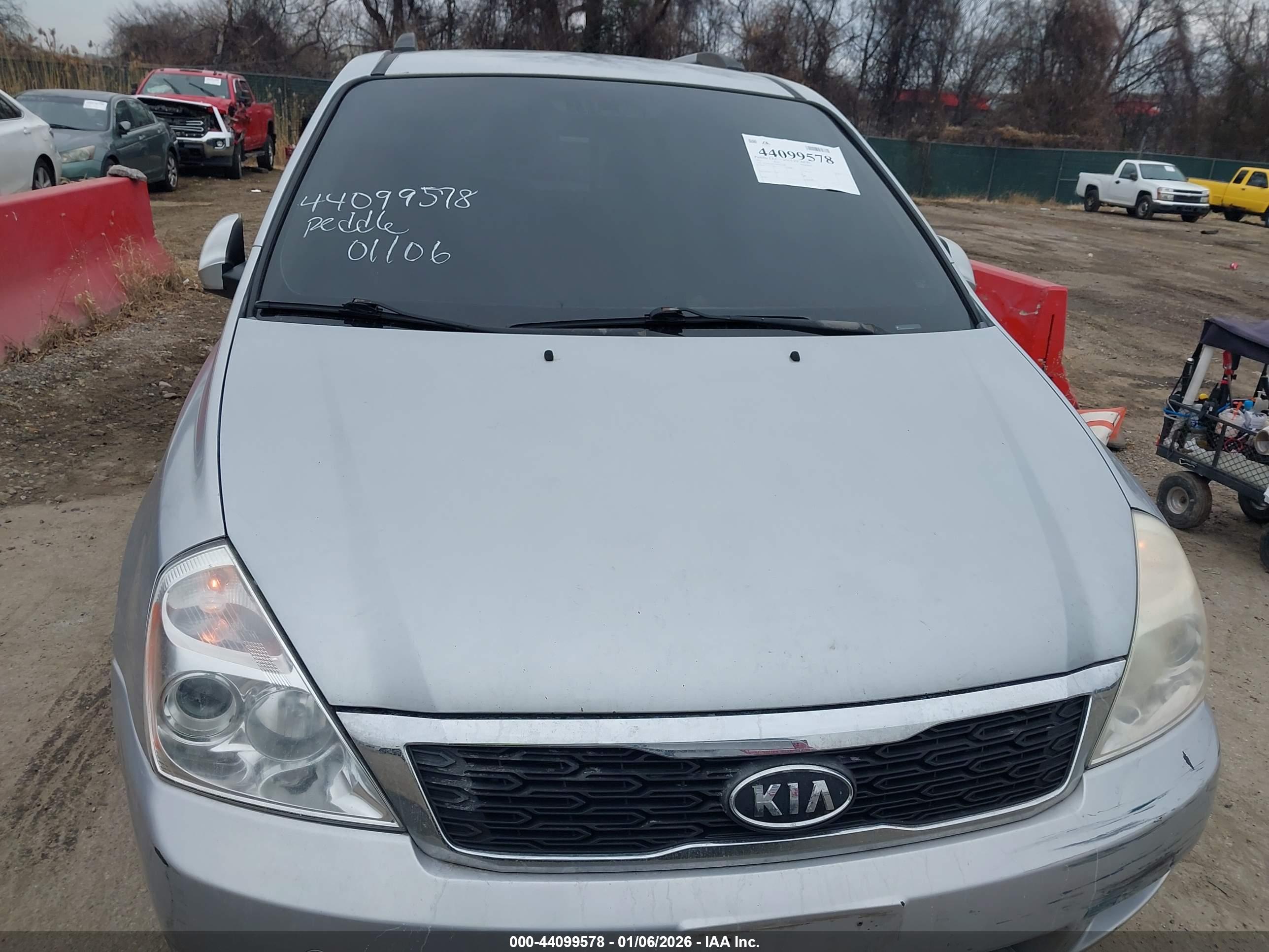 KIA SEDONA image 6