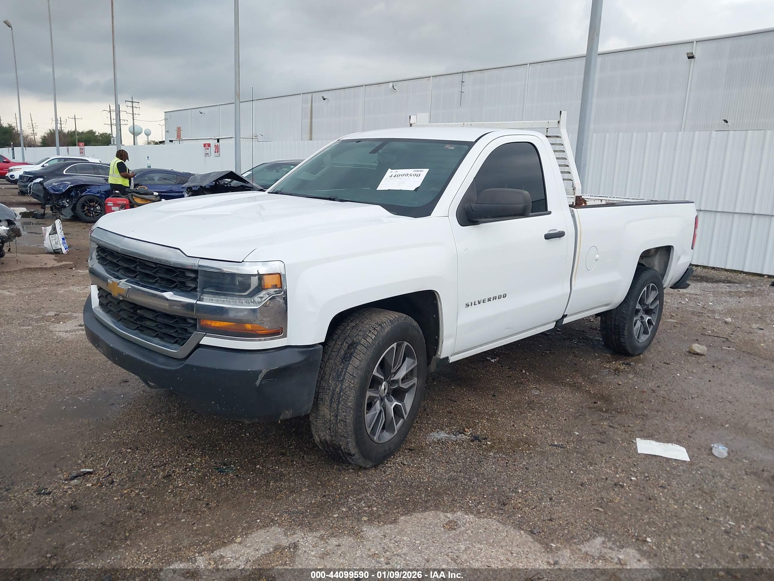 CHEVROLET SILVERADO image 2