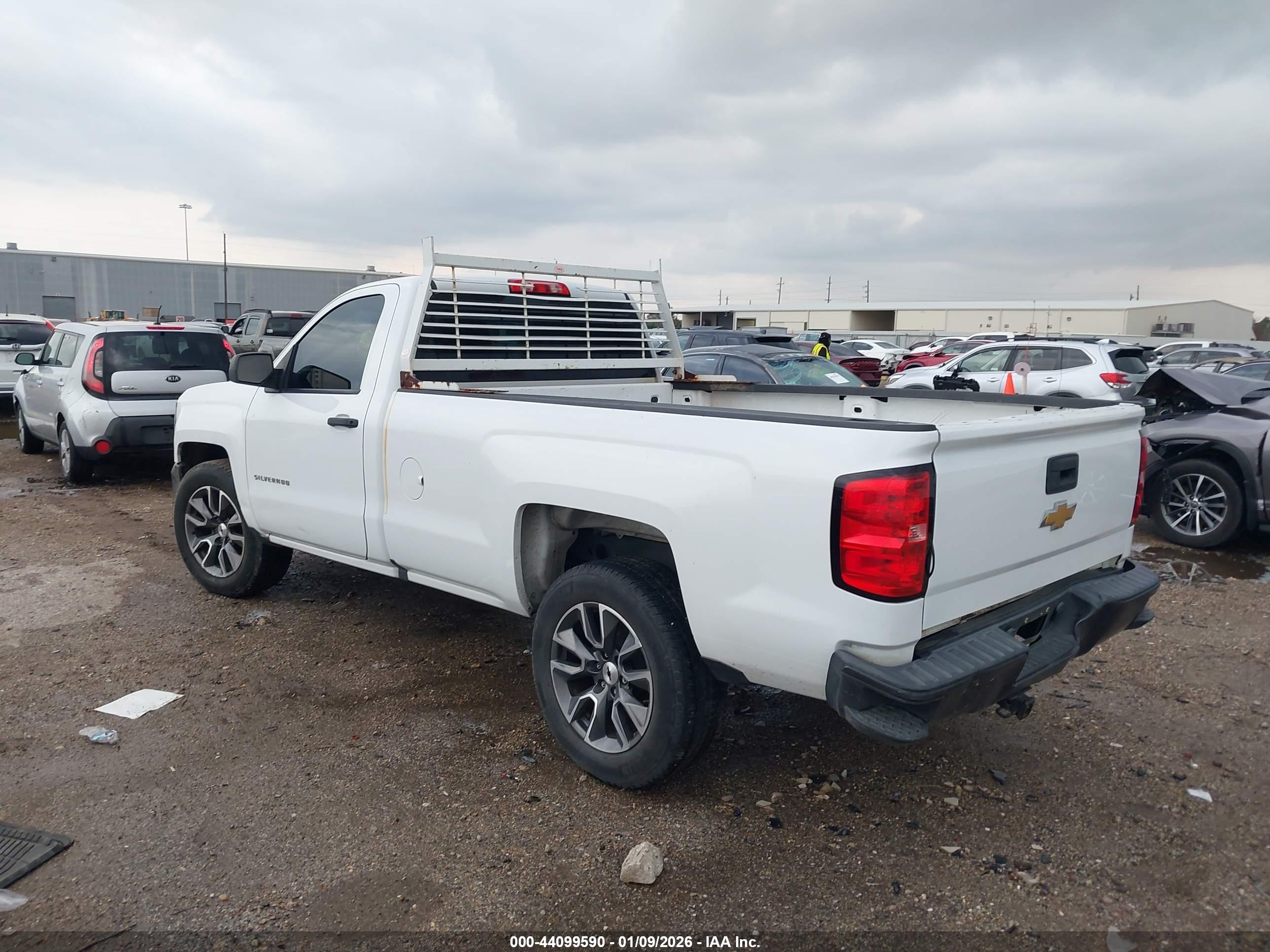 CHEVROLET SILVERADO image 3