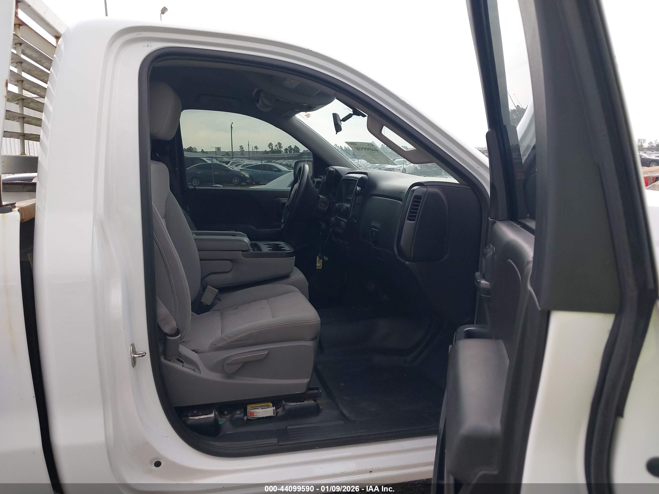 CHEVROLET SILVERADO image 5