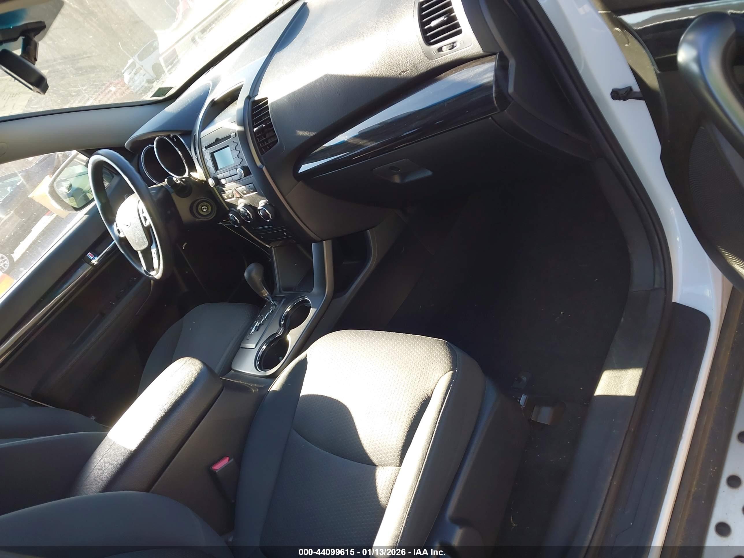 KIA SORENTO image 5