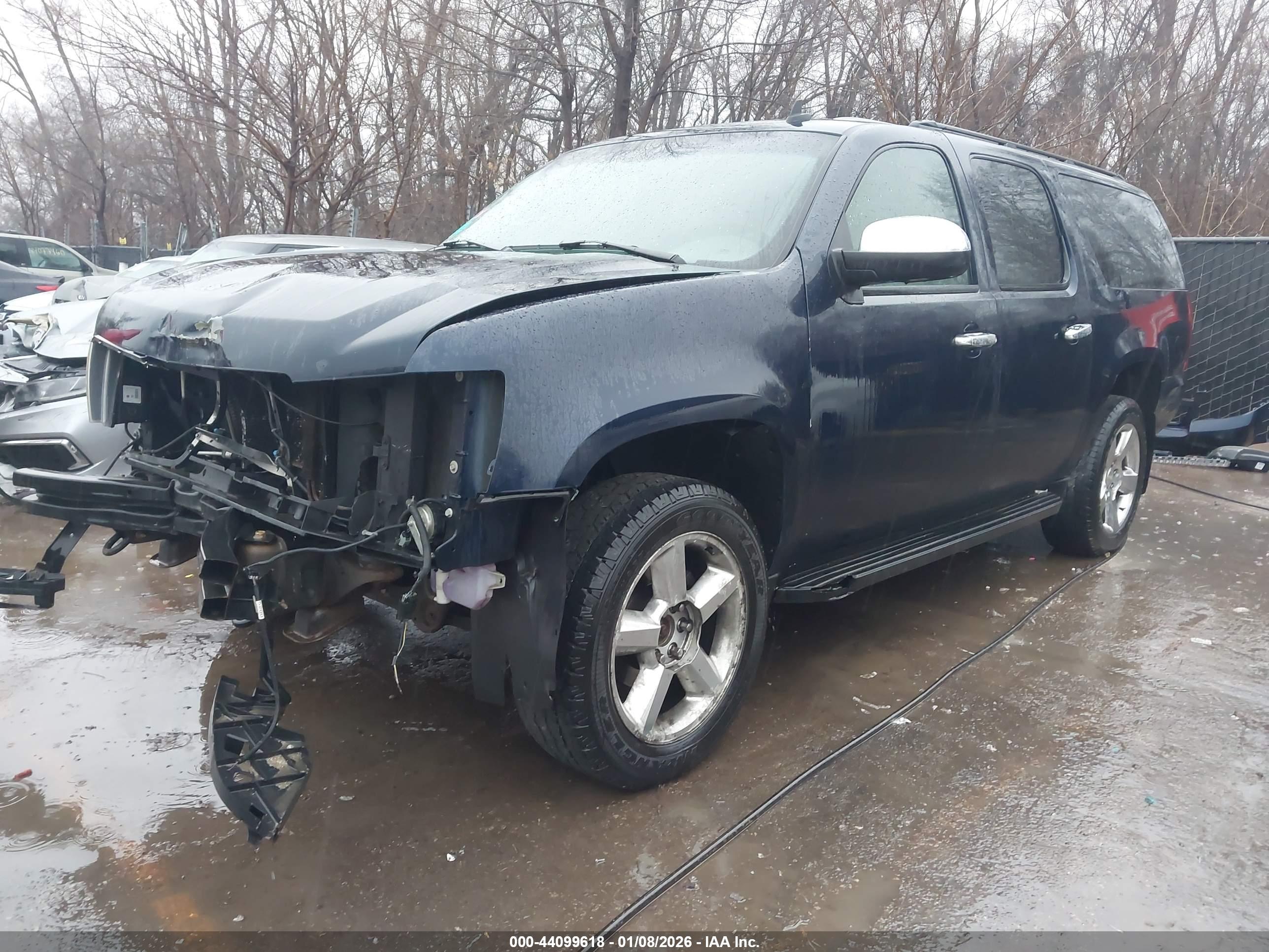 CHEVROLET SUBURBAN image 2