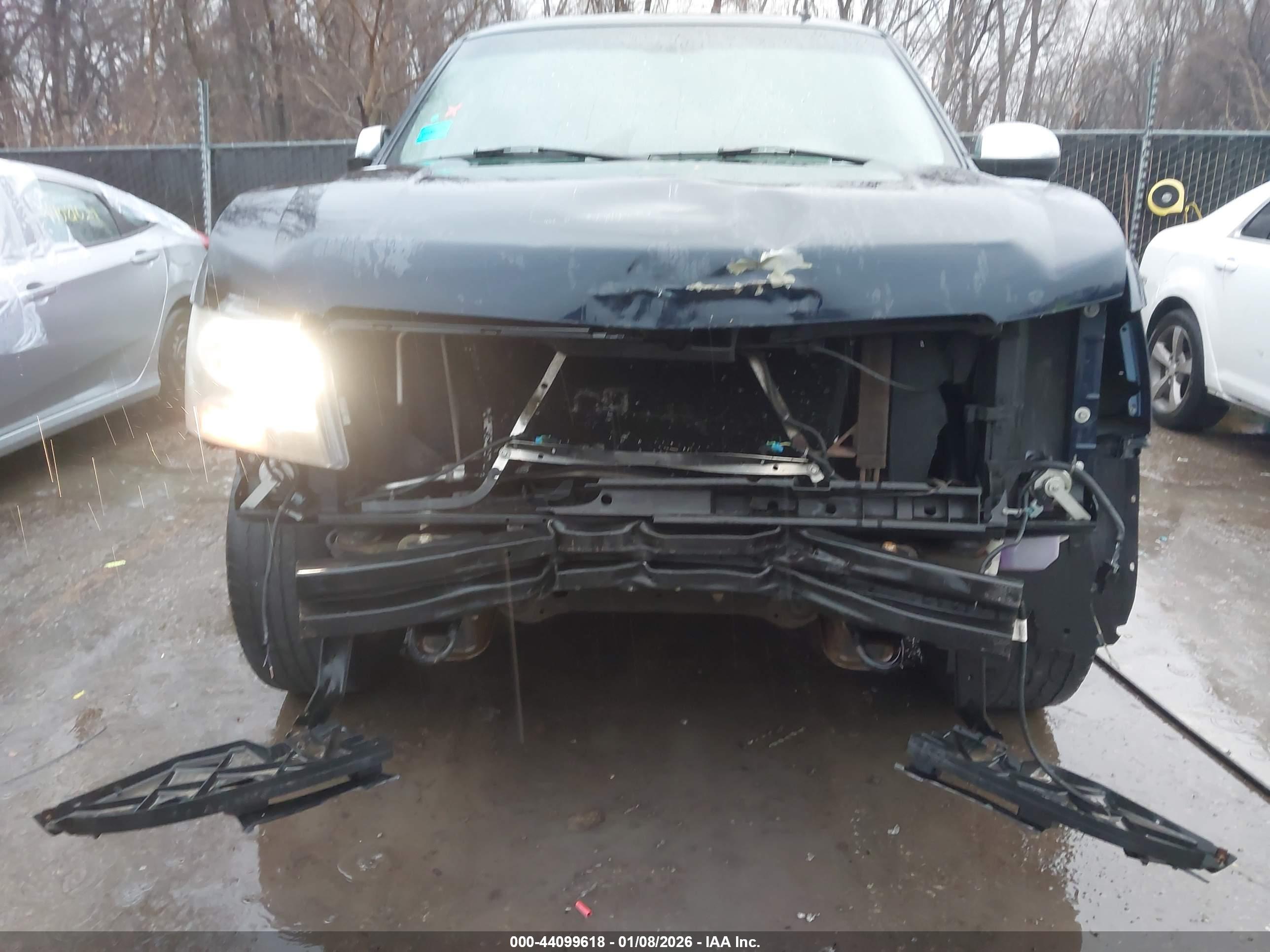 CHEVROLET SUBURBAN image 6