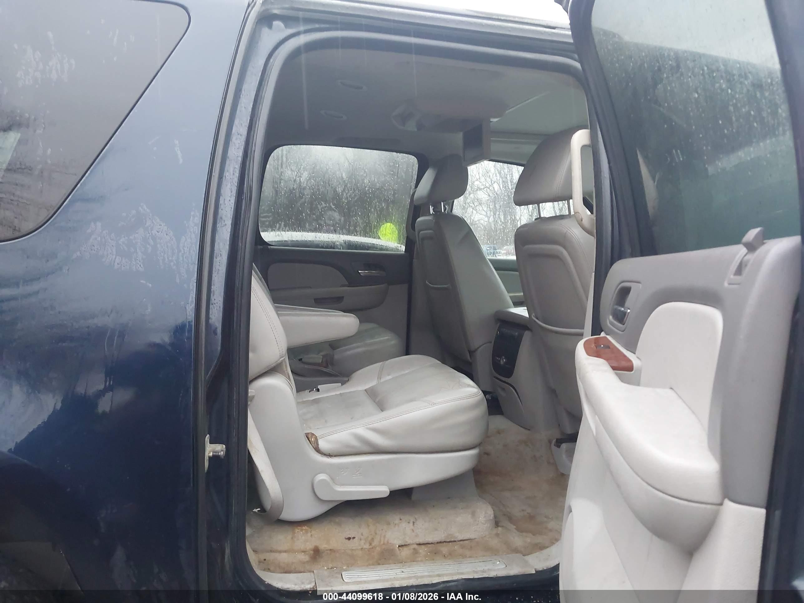 CHEVROLET SUBURBAN image 8