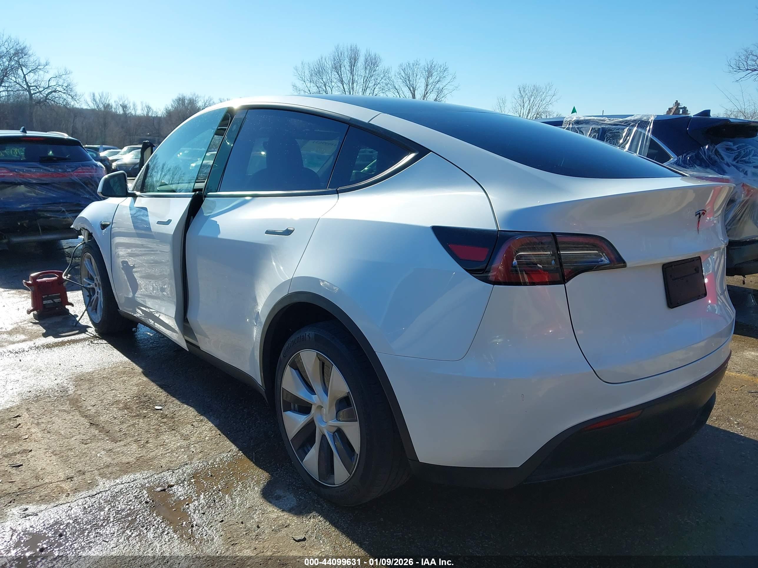 TESLA MODEL image 3