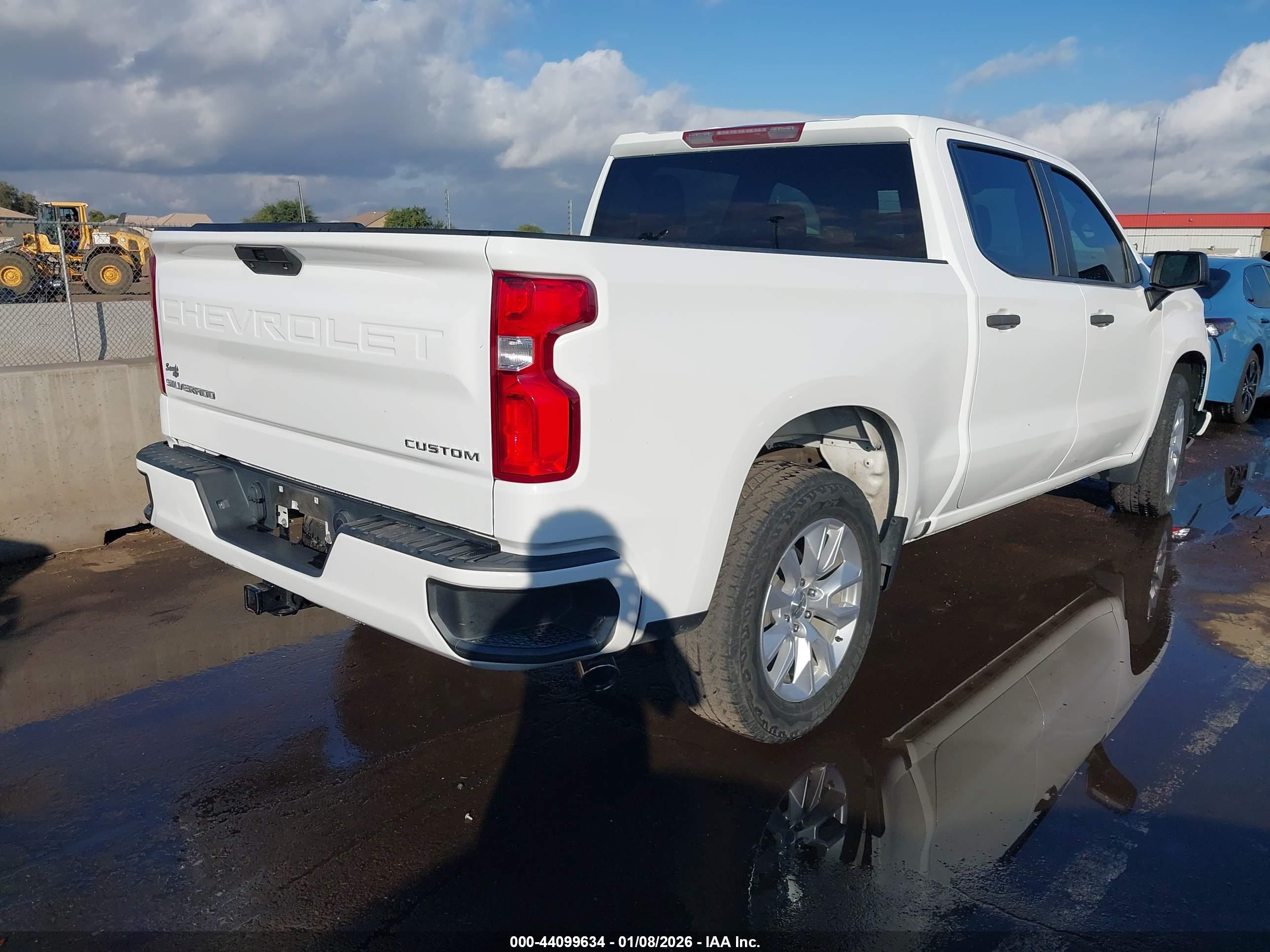 CHEVROLET SILVERADO image 4