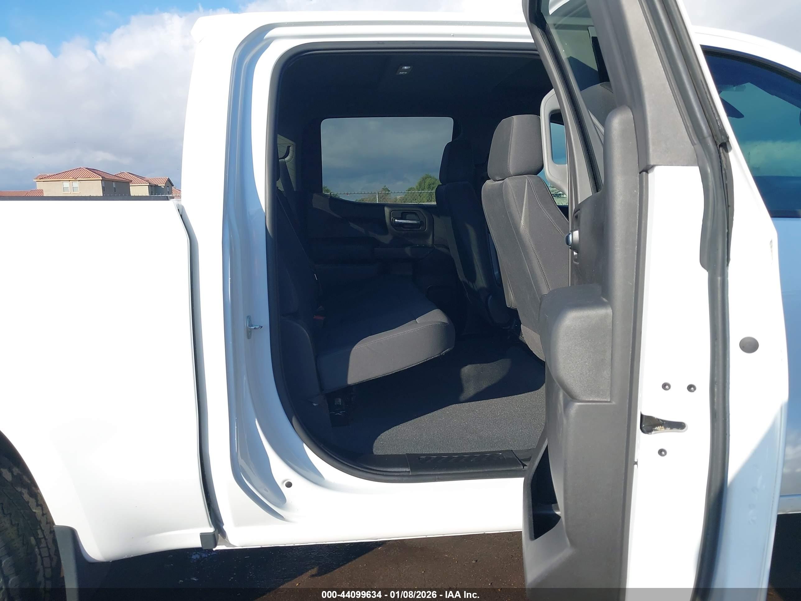 CHEVROLET SILVERADO image 8