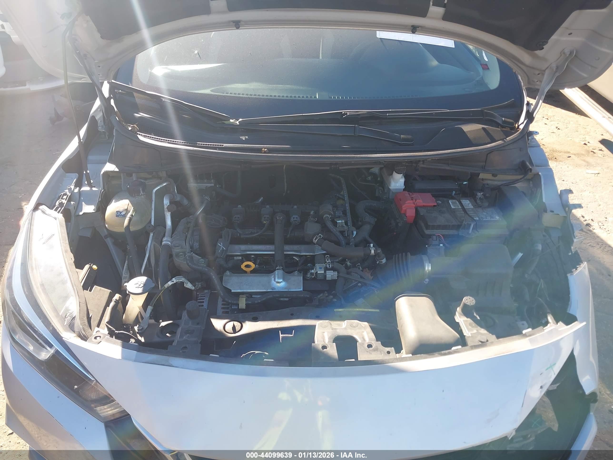 NISSAN VERSA image 10