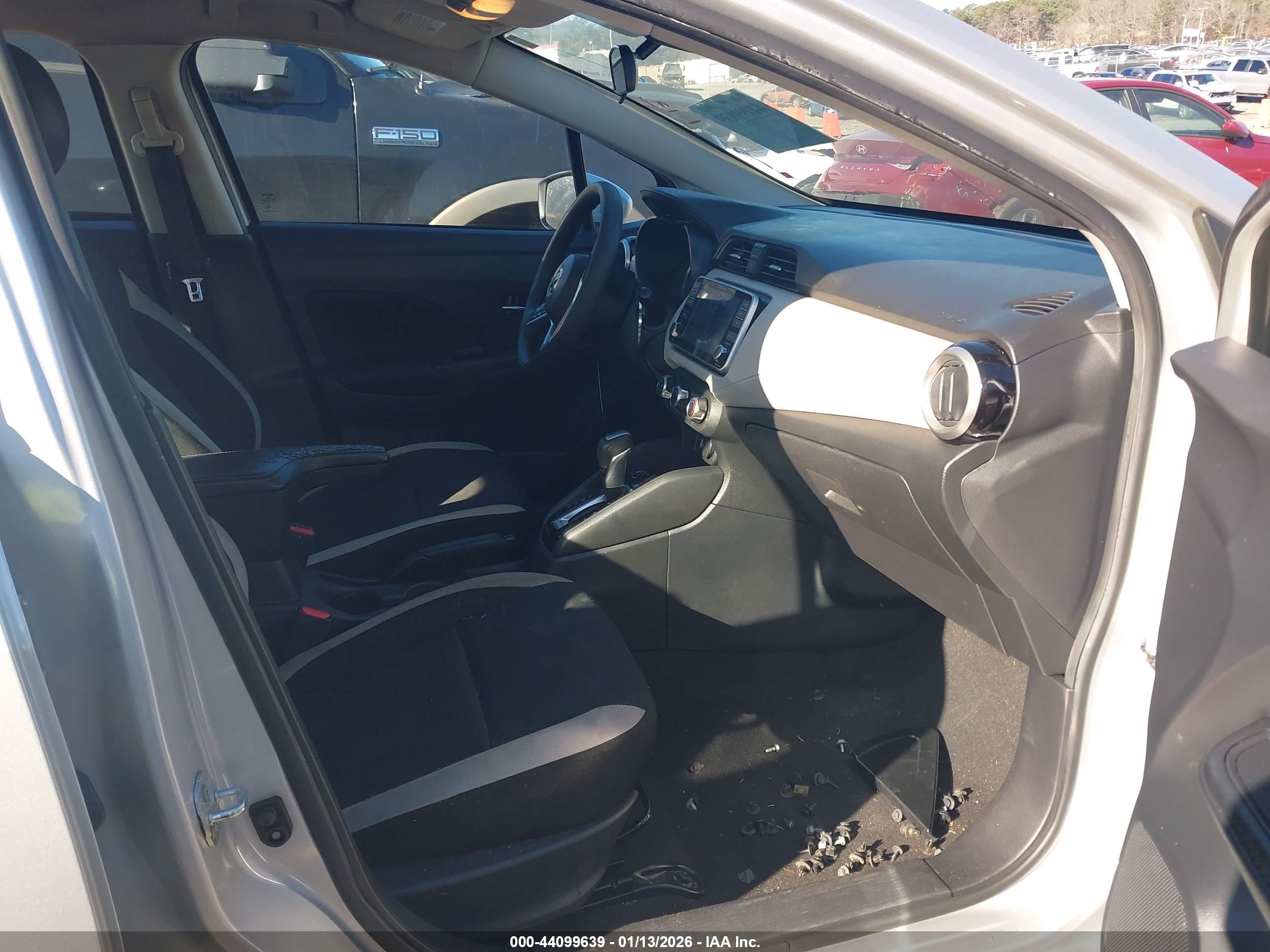 NISSAN VERSA image 5