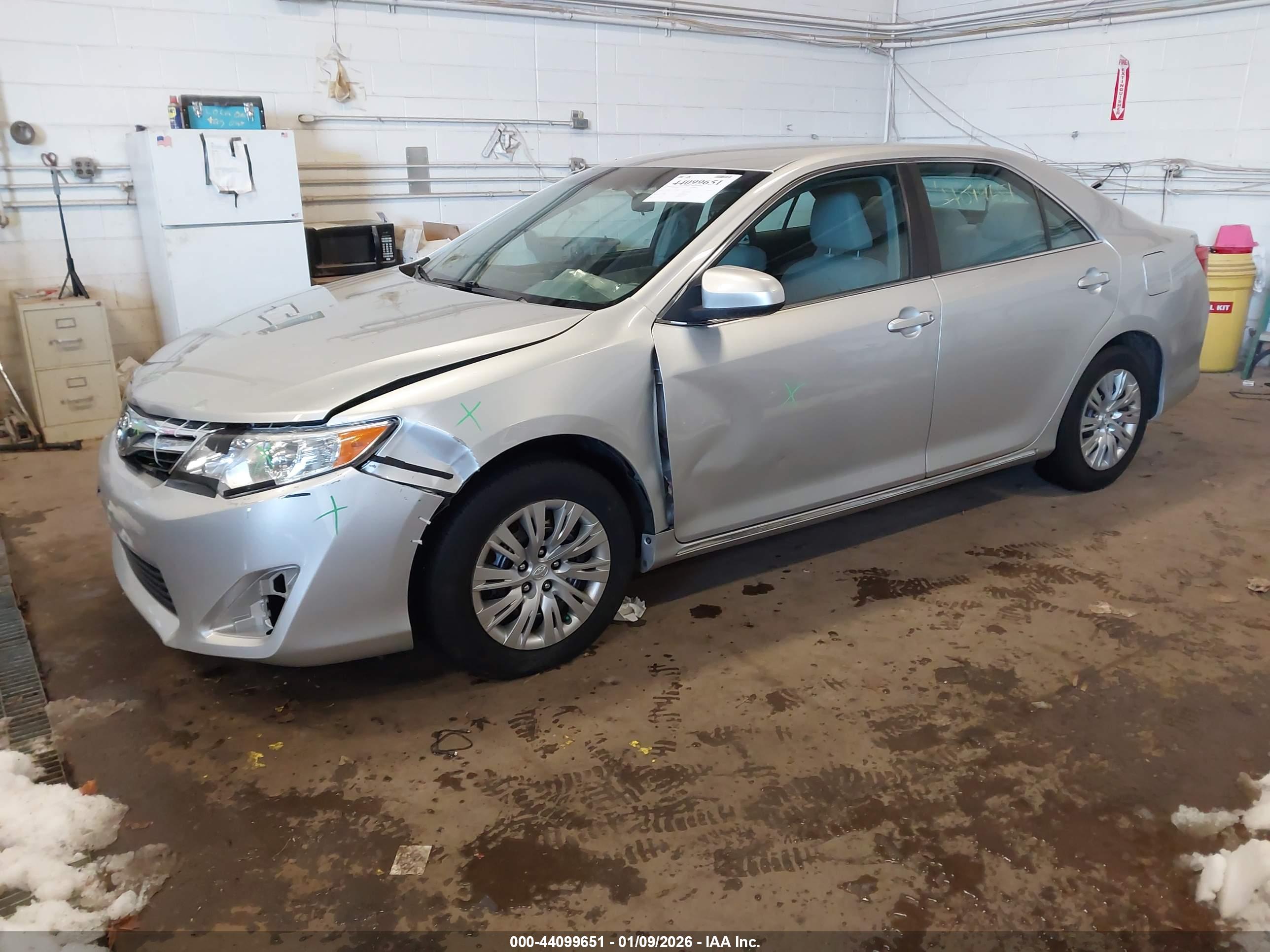 TOYOTA CAMRY image 2