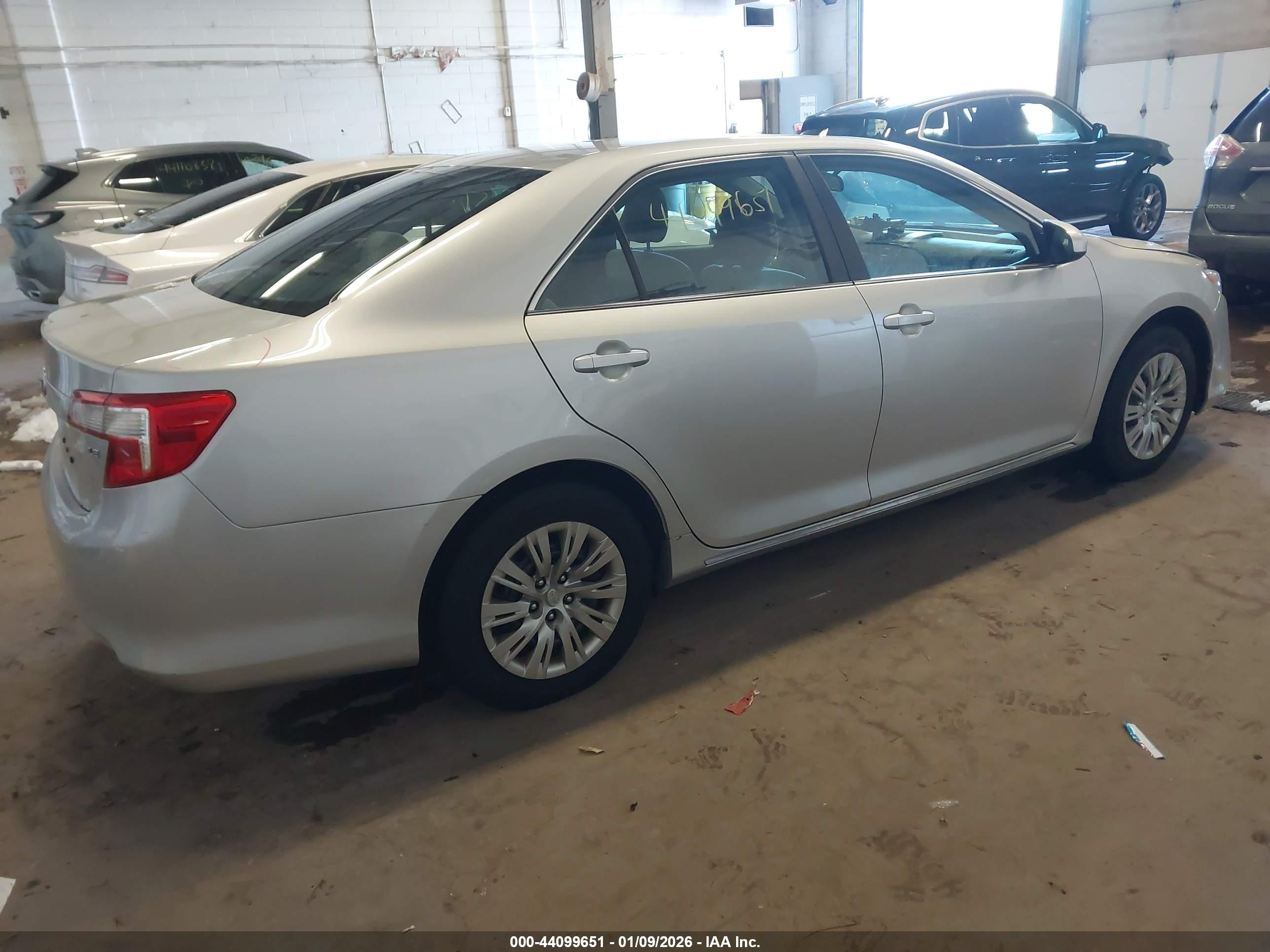 TOYOTA CAMRY image 4