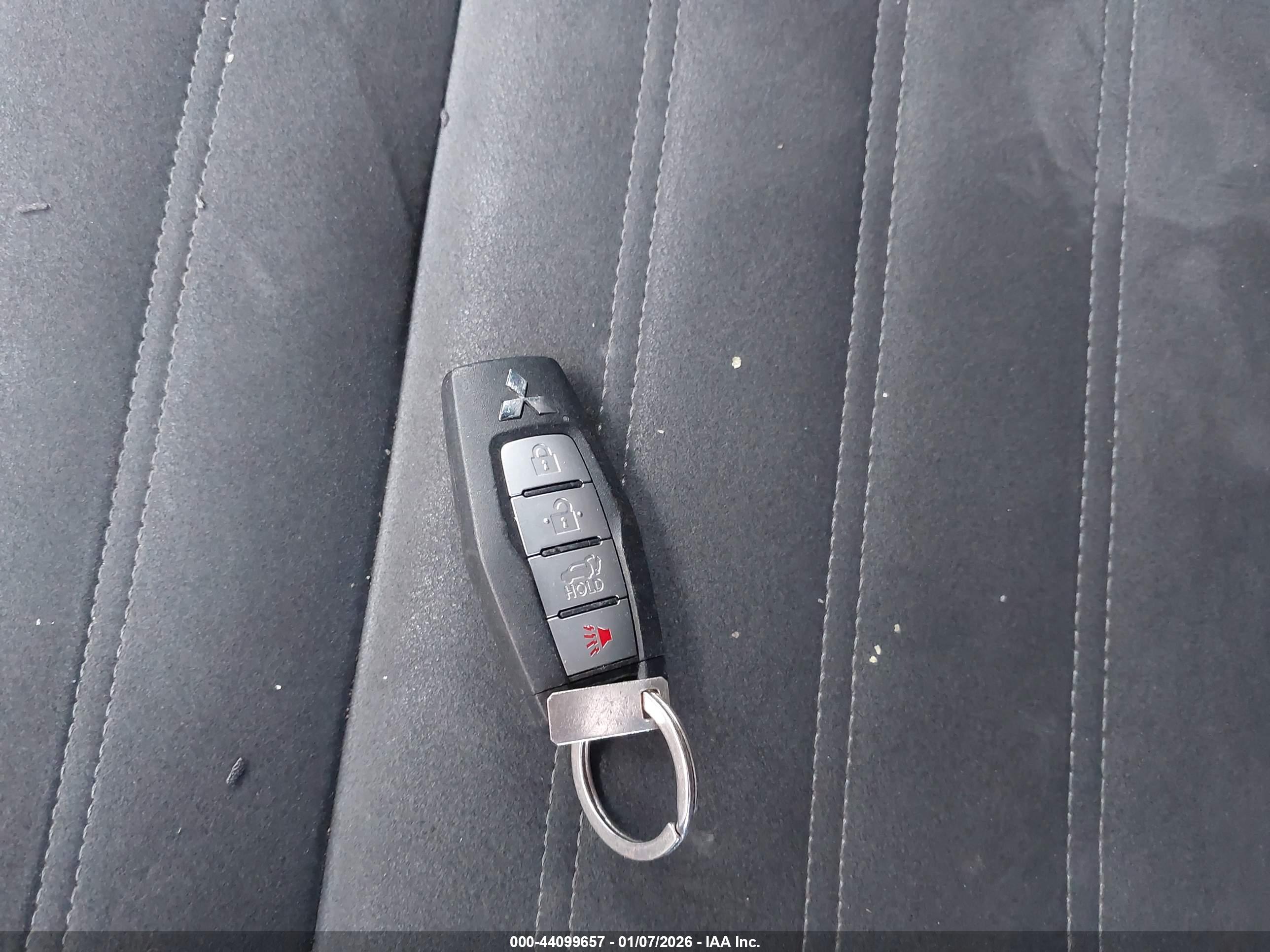 MITSUBISHI OUTLANDER image 11