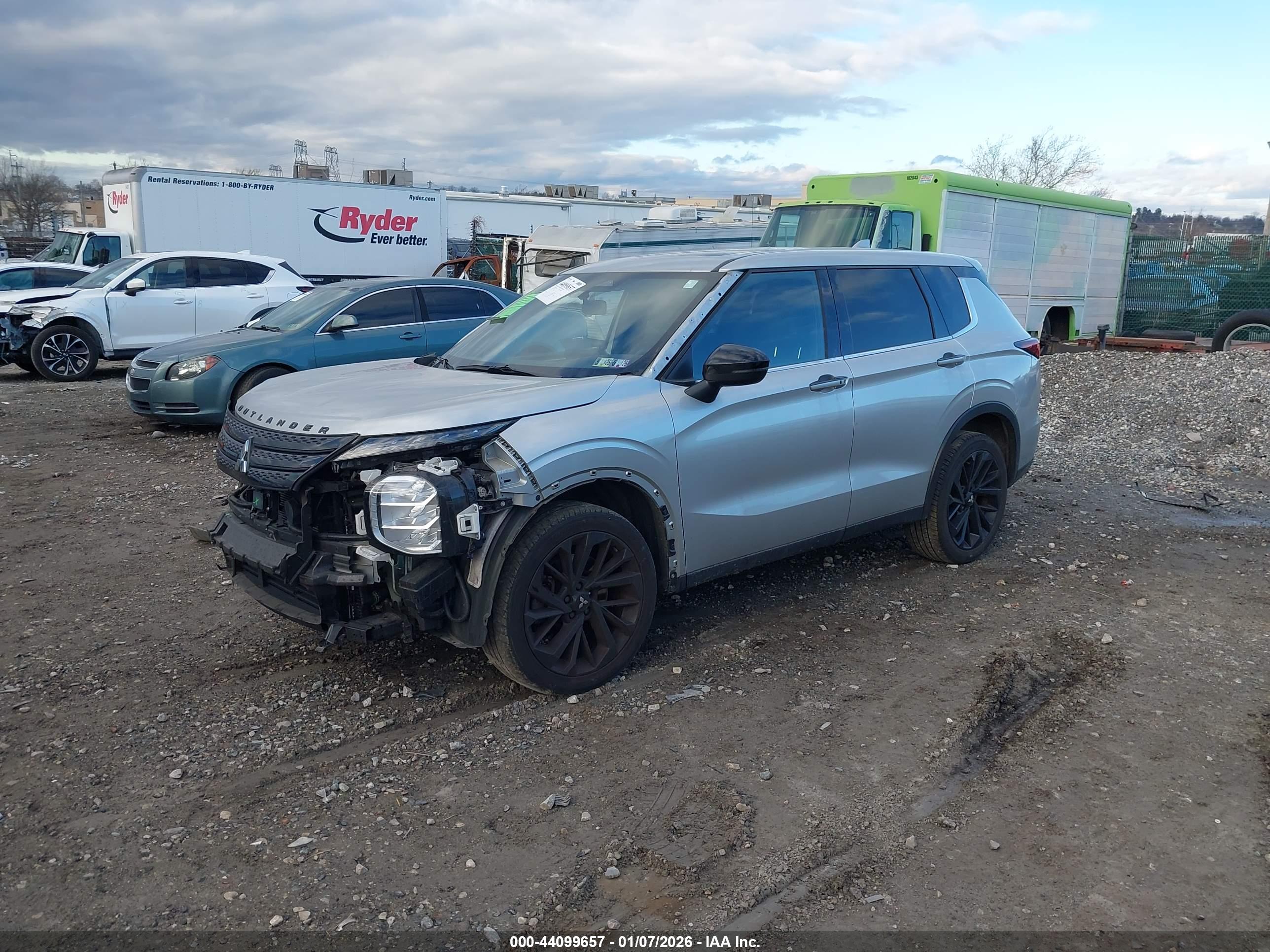 MITSUBISHI OUTLANDER image 2