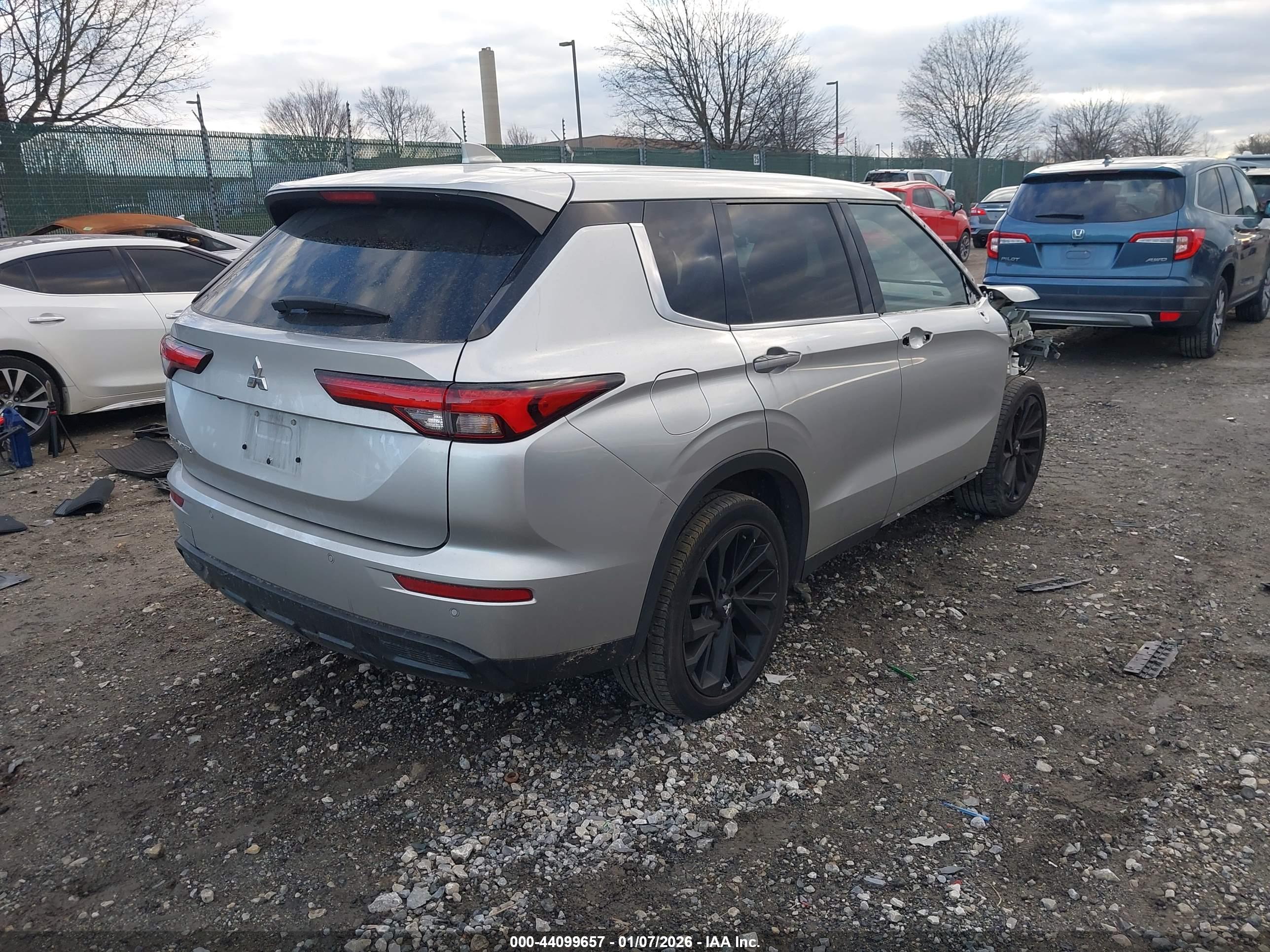 MITSUBISHI OUTLANDER image 4