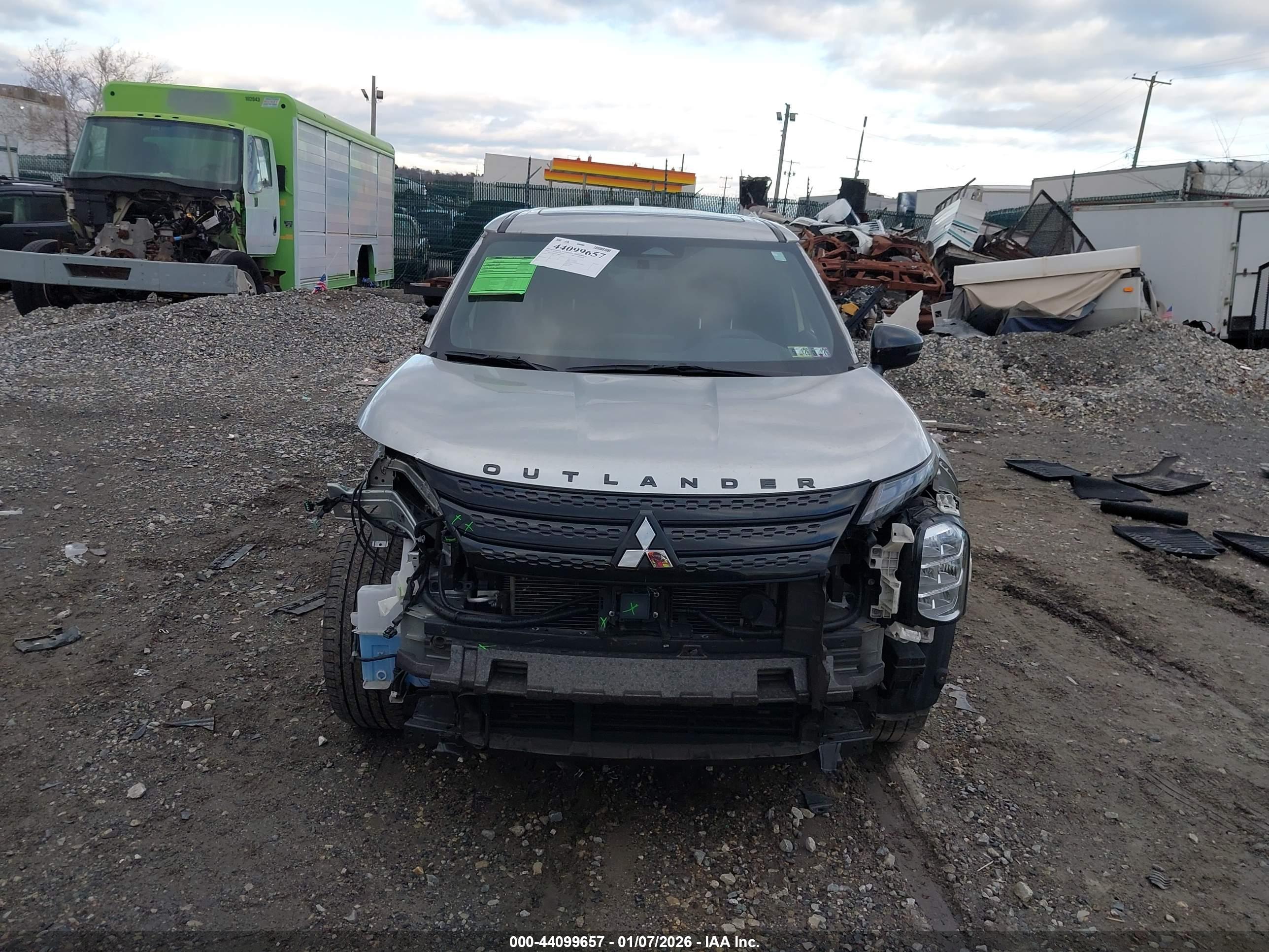 MITSUBISHI OUTLANDER image 6