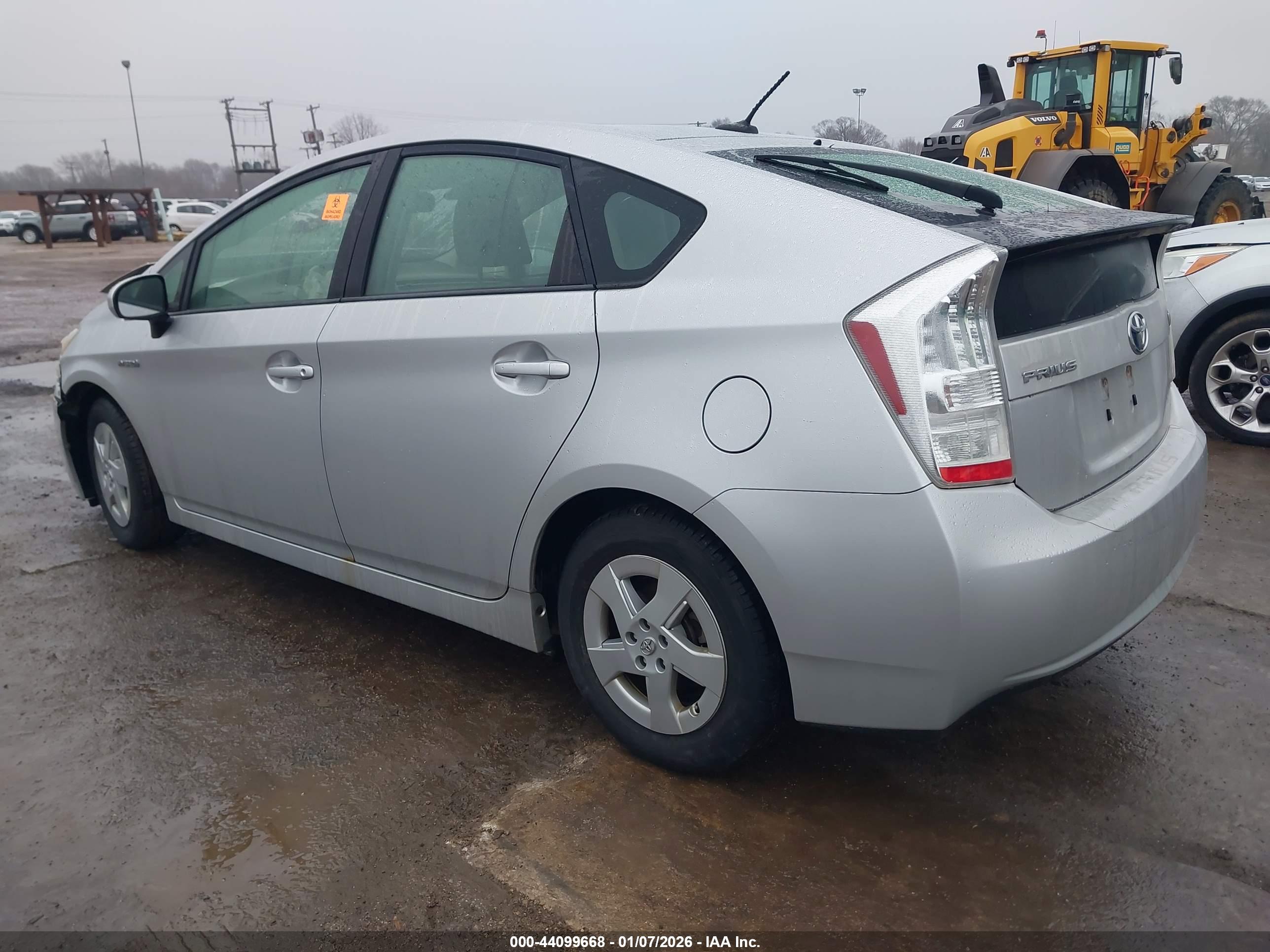 TOYOTA PRIUS image 3