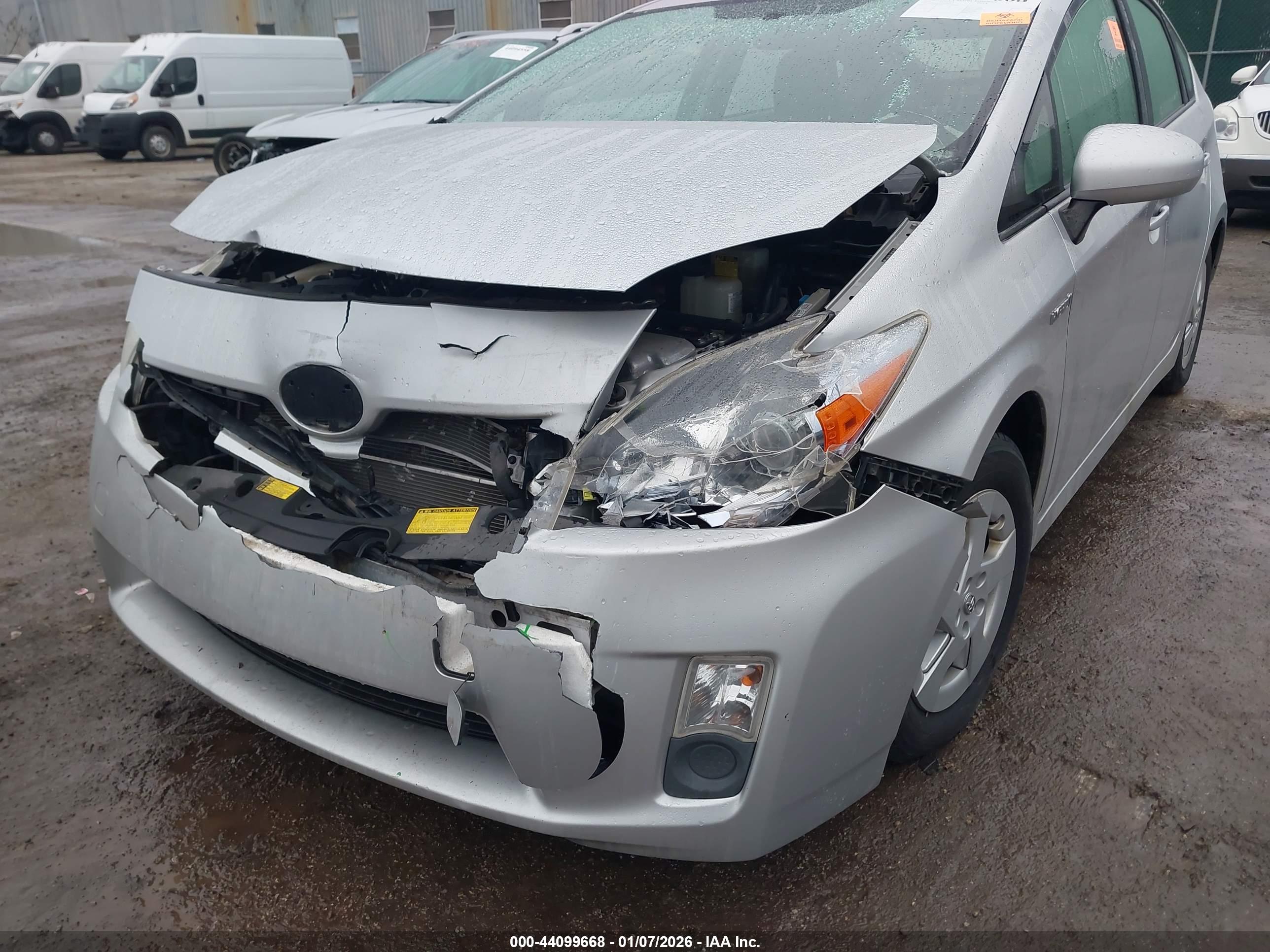 TOYOTA PRIUS image 6