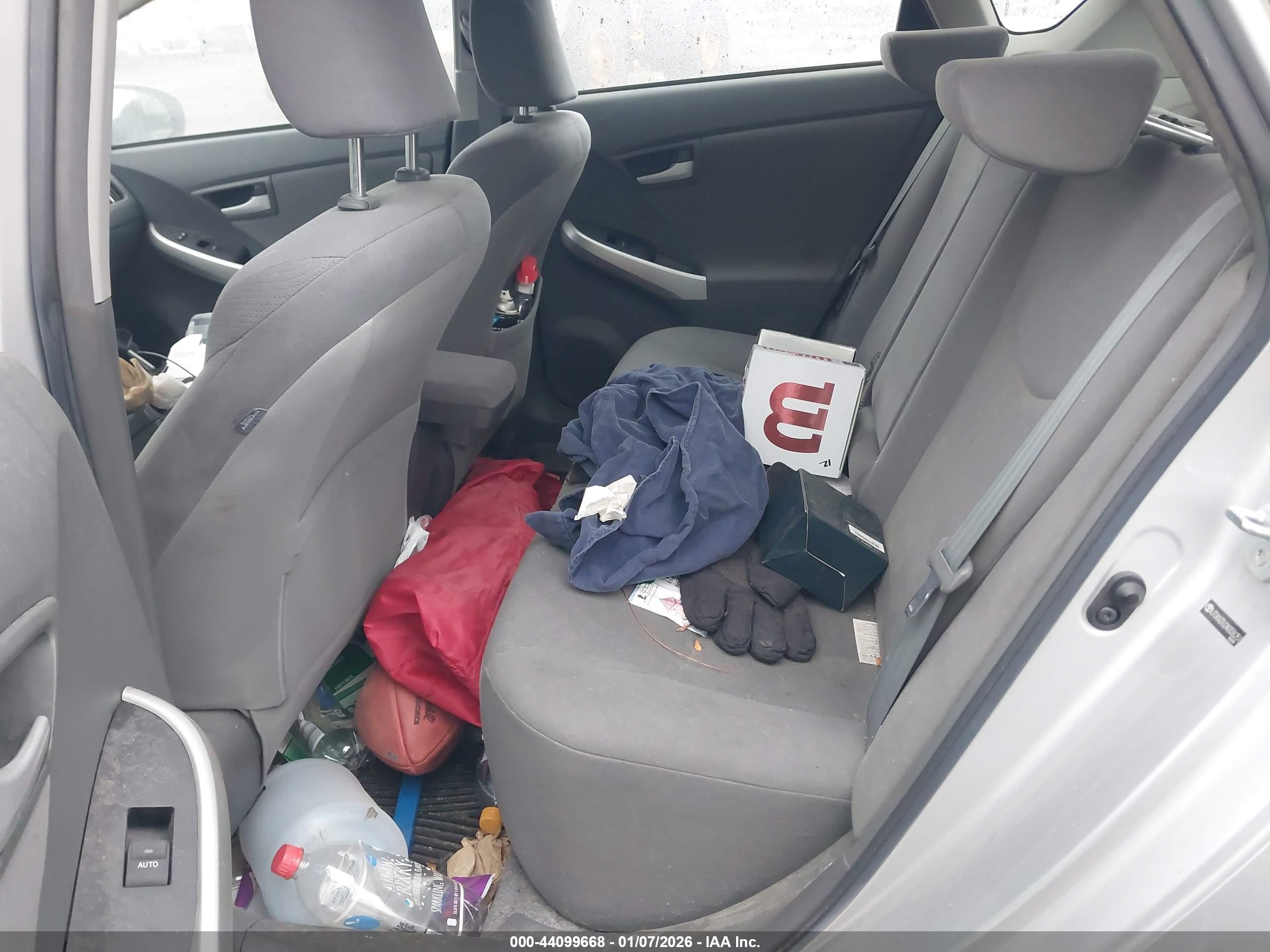 TOYOTA PRIUS image 8
