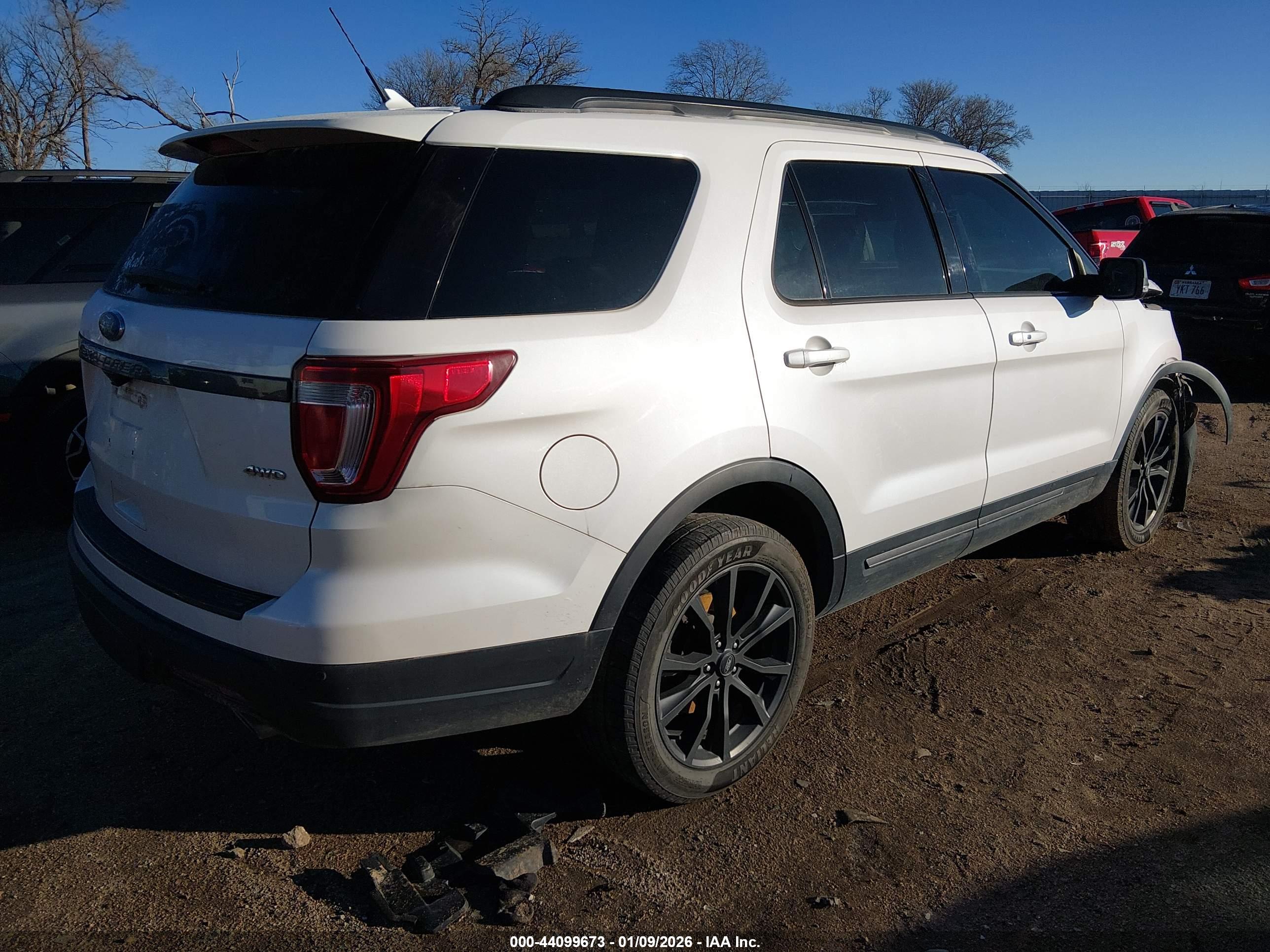 FORD EXPLORER image 4