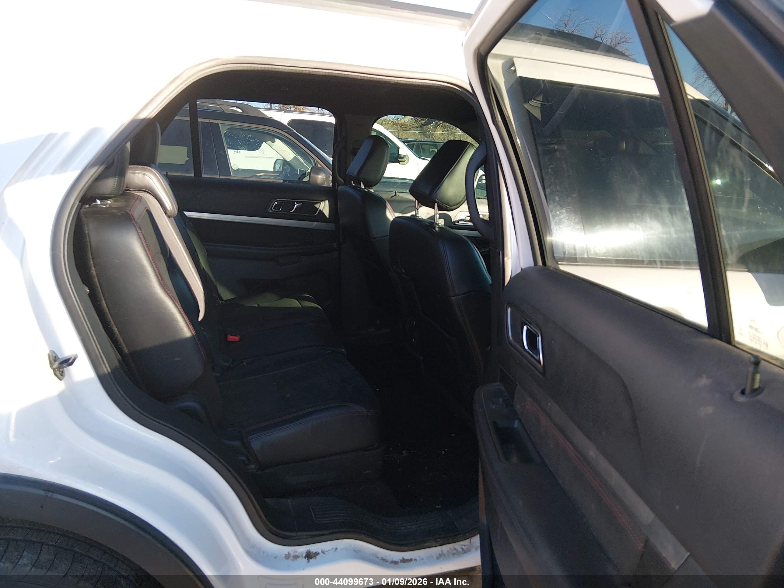 FORD EXPLORER image 8