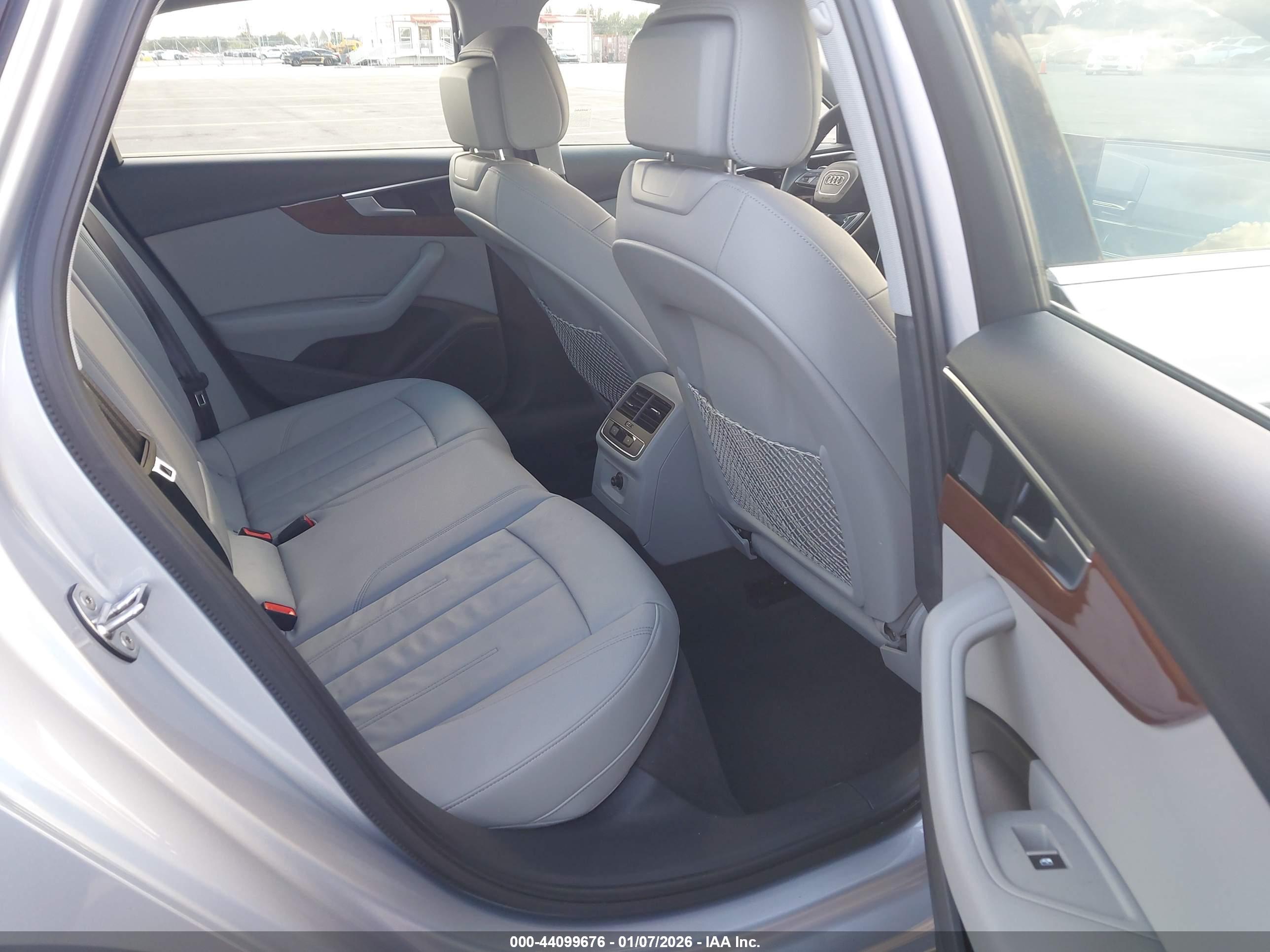 AUDI A4 image 8