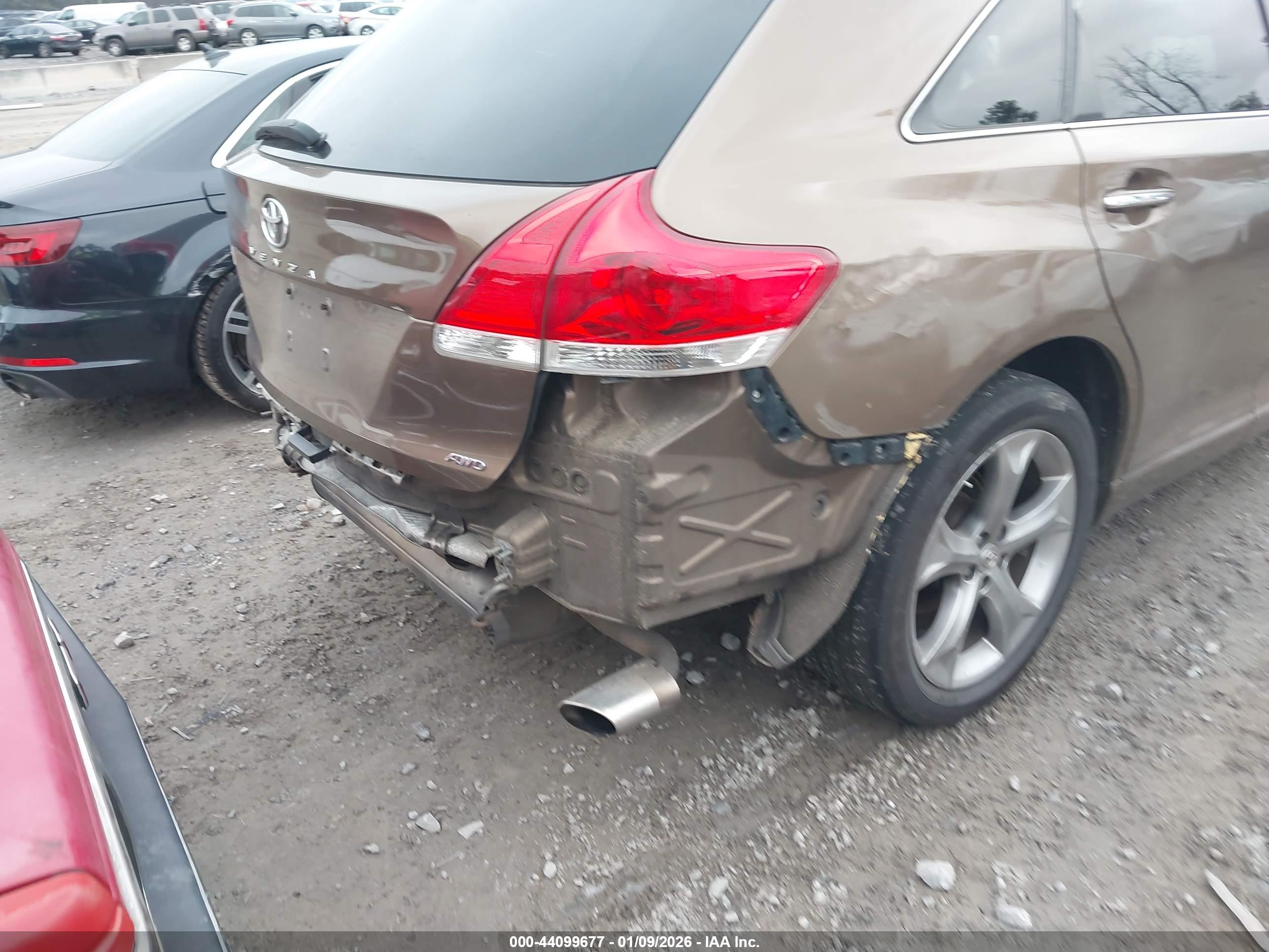 TOYOTA VENZA image 6