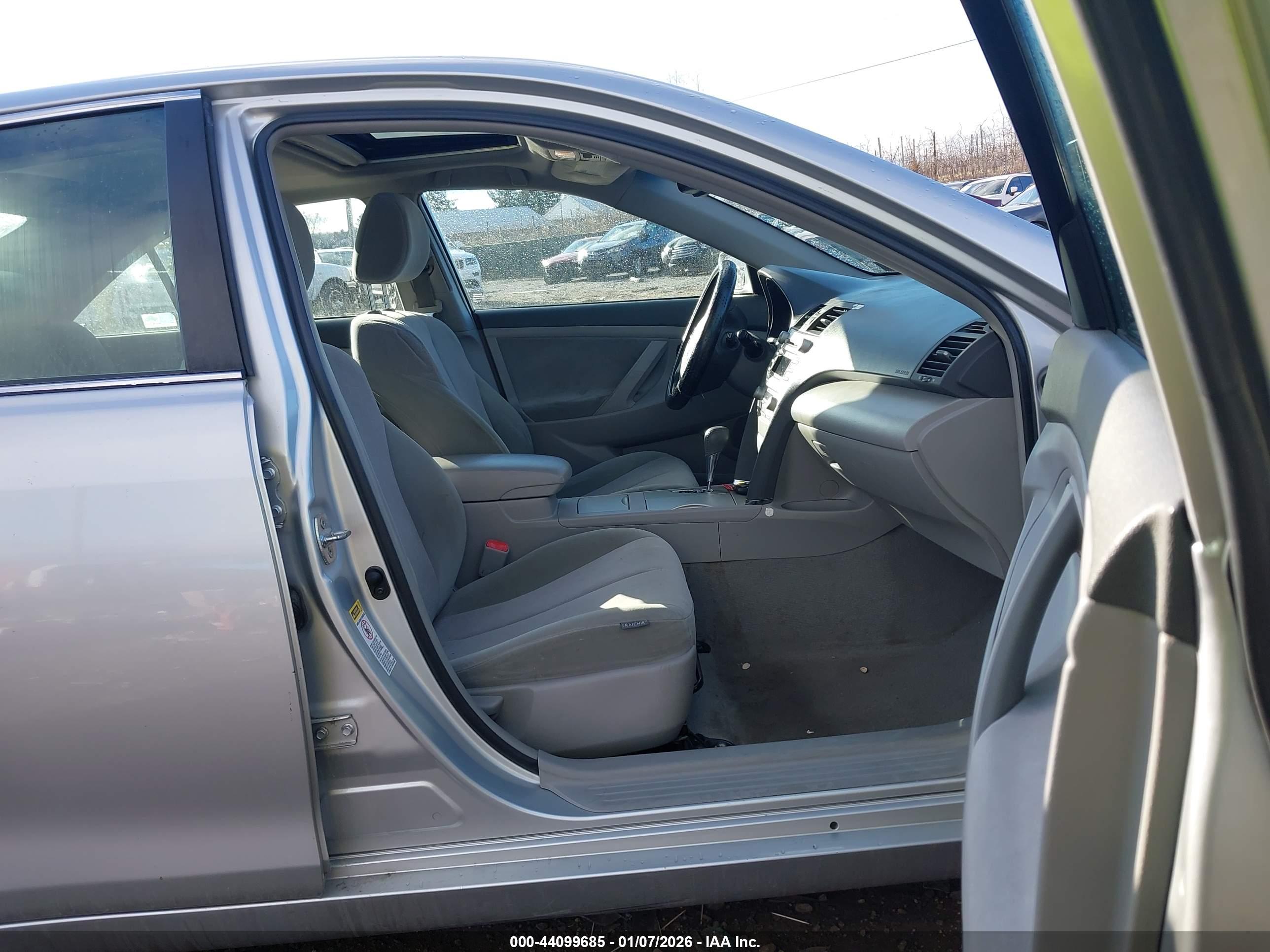 TOYOTA CAMRY image 5