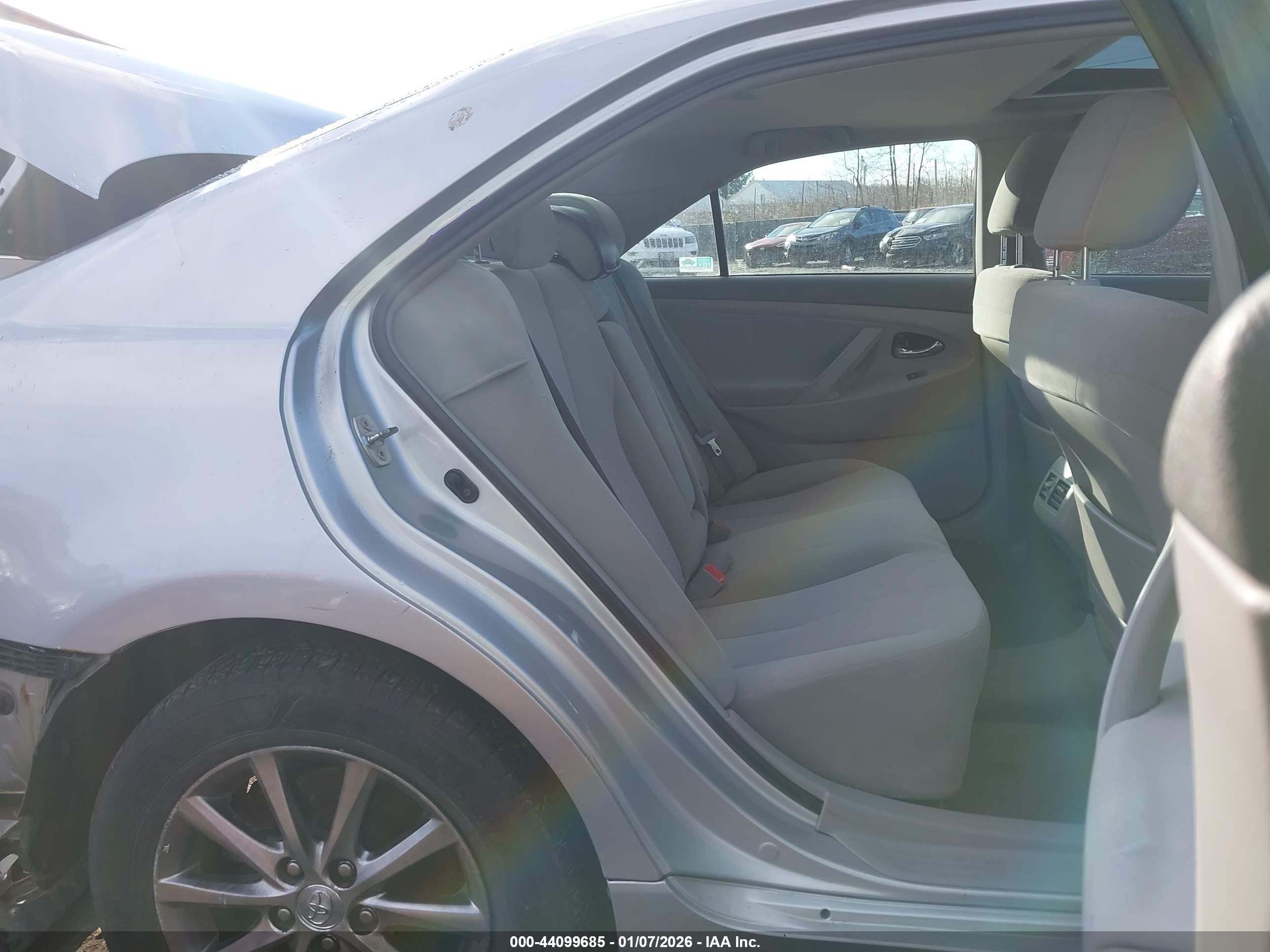 TOYOTA CAMRY image 8