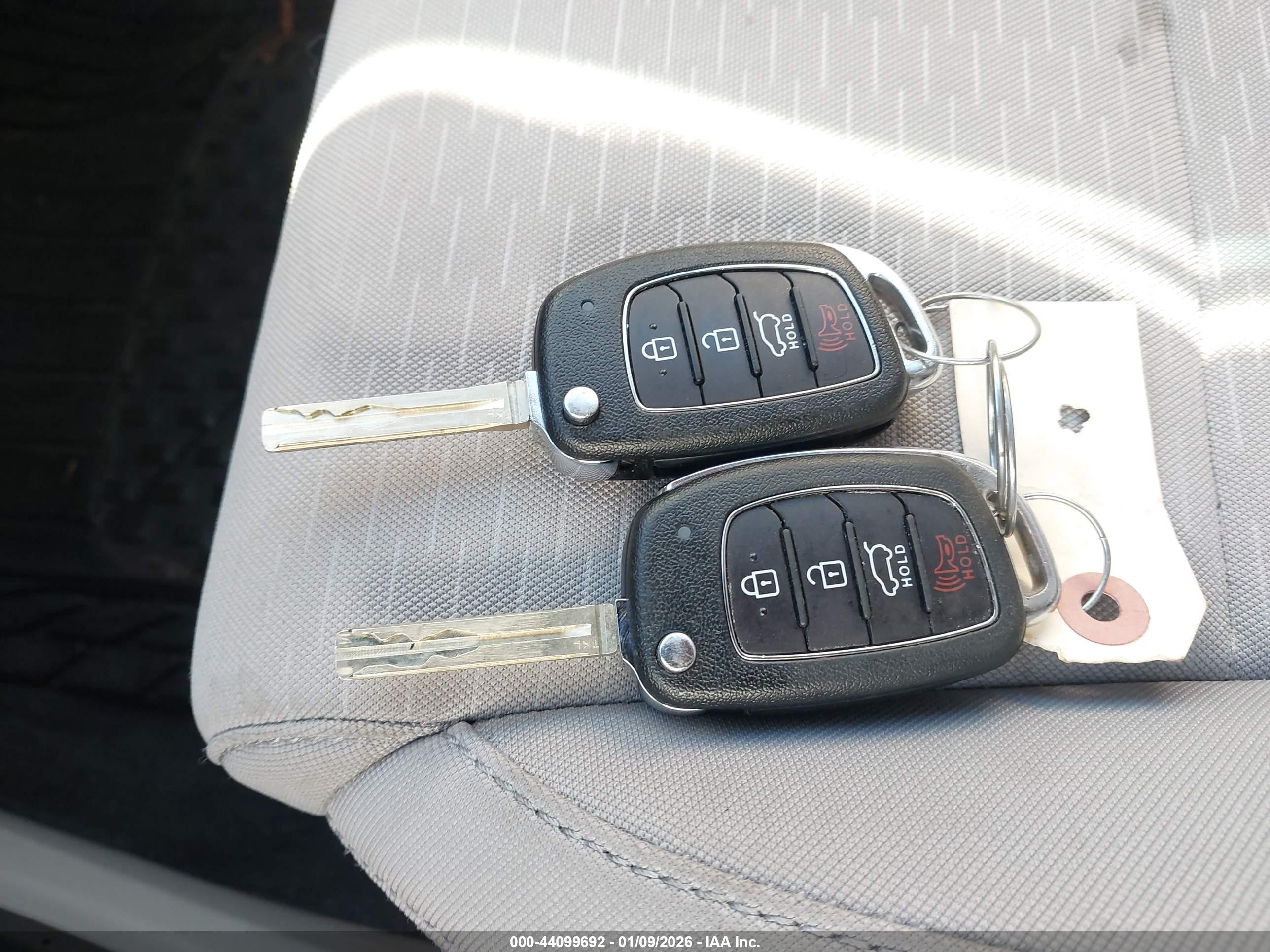 HYUNDAI TUCSON image 11