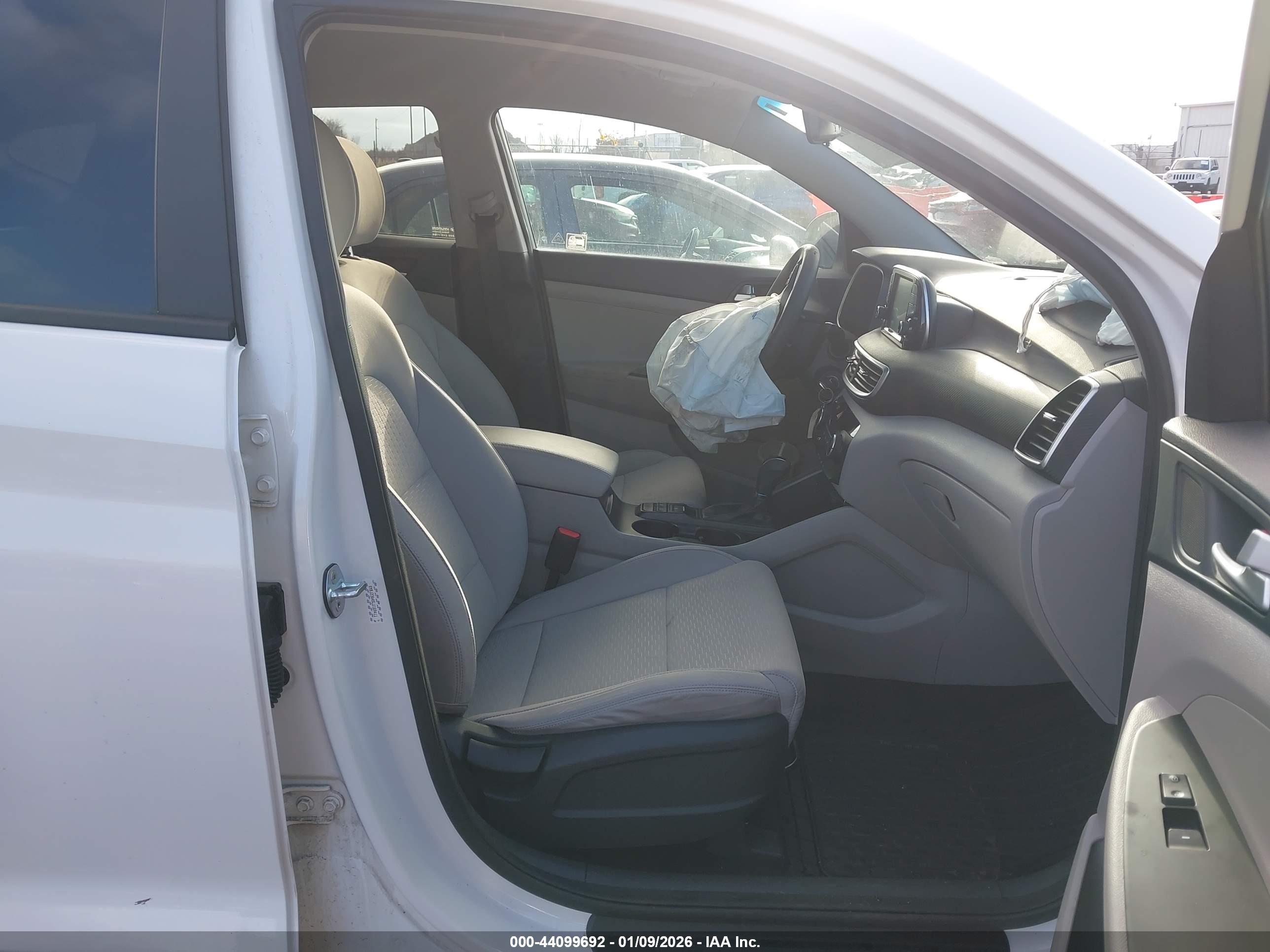 HYUNDAI TUCSON image 5
