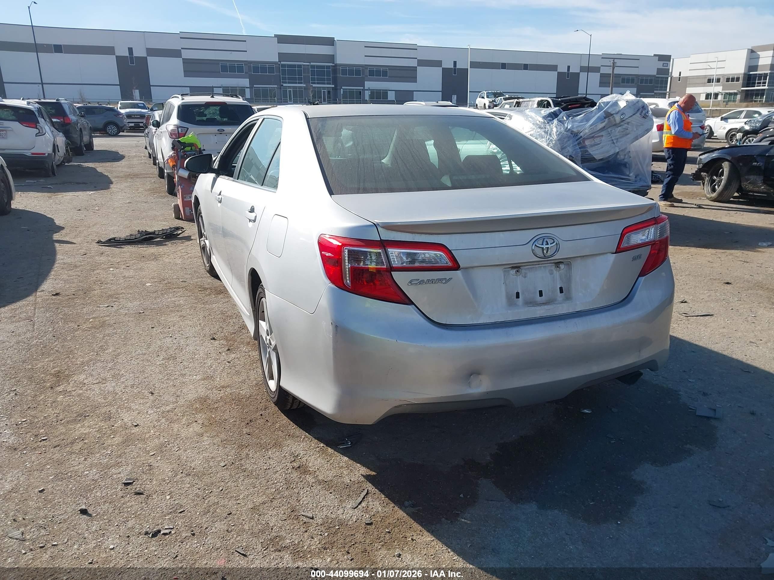 TOYOTA CAMRY image 3