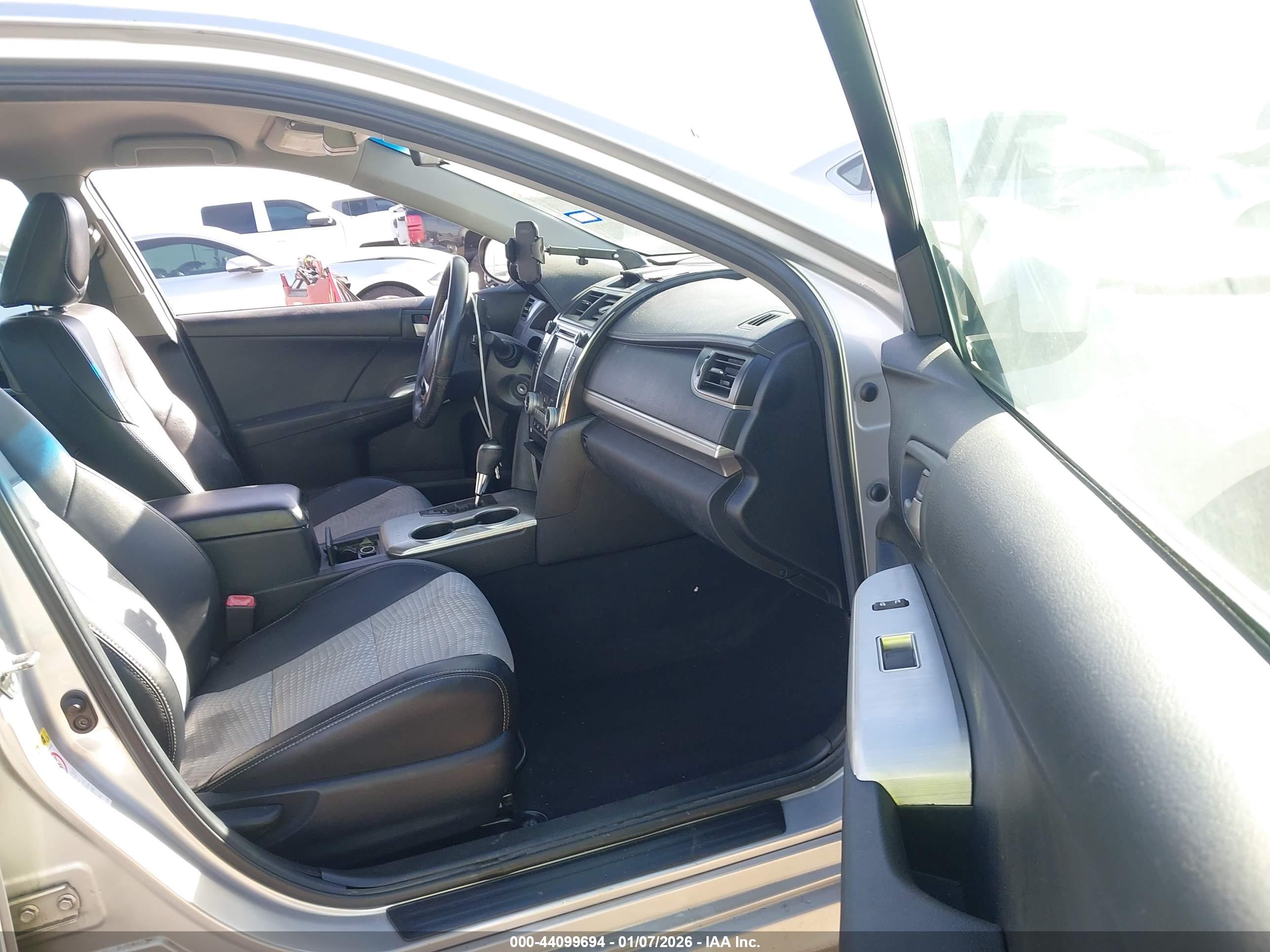 TOYOTA CAMRY image 5