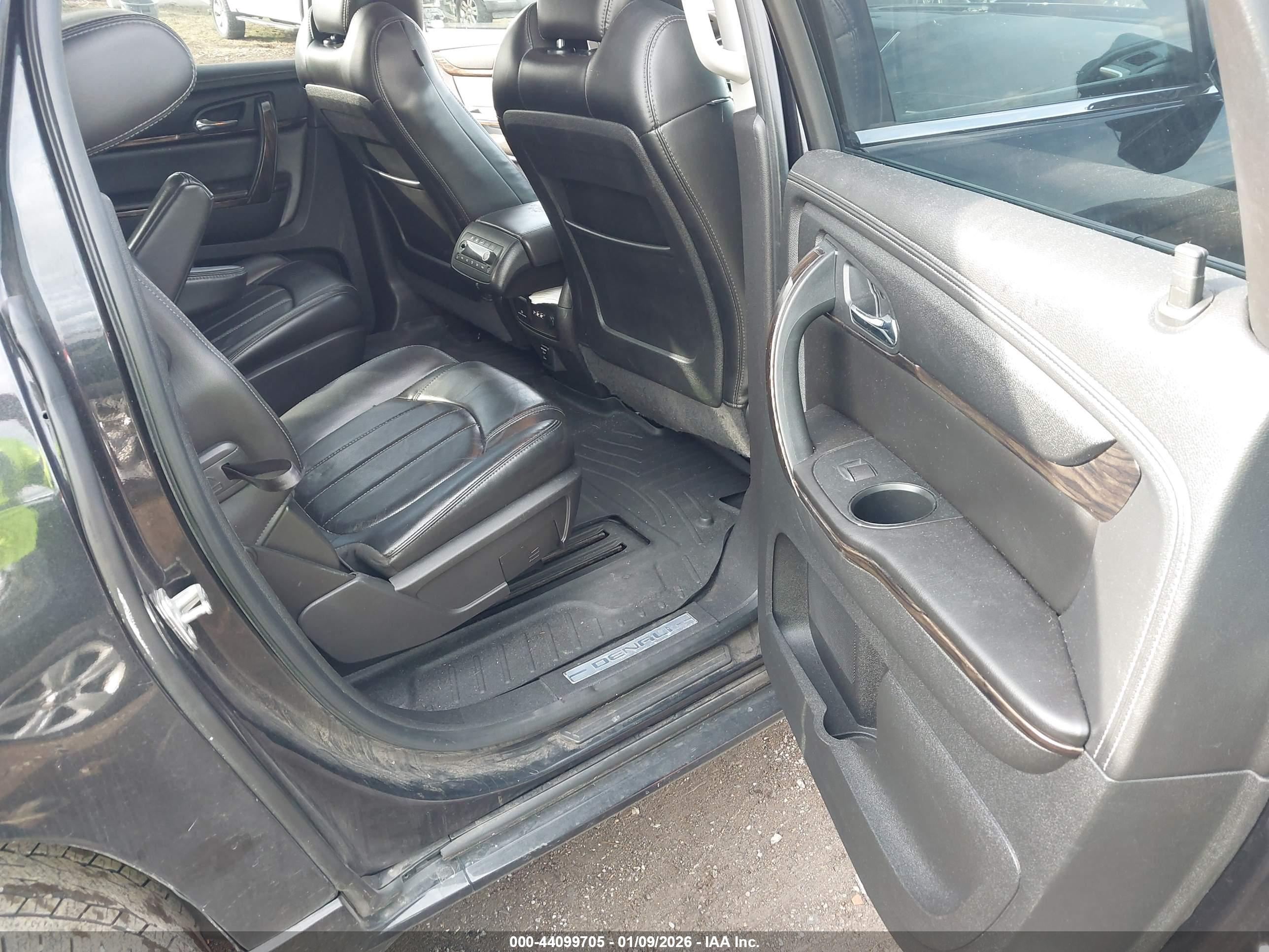 GMC ACADIA image 8