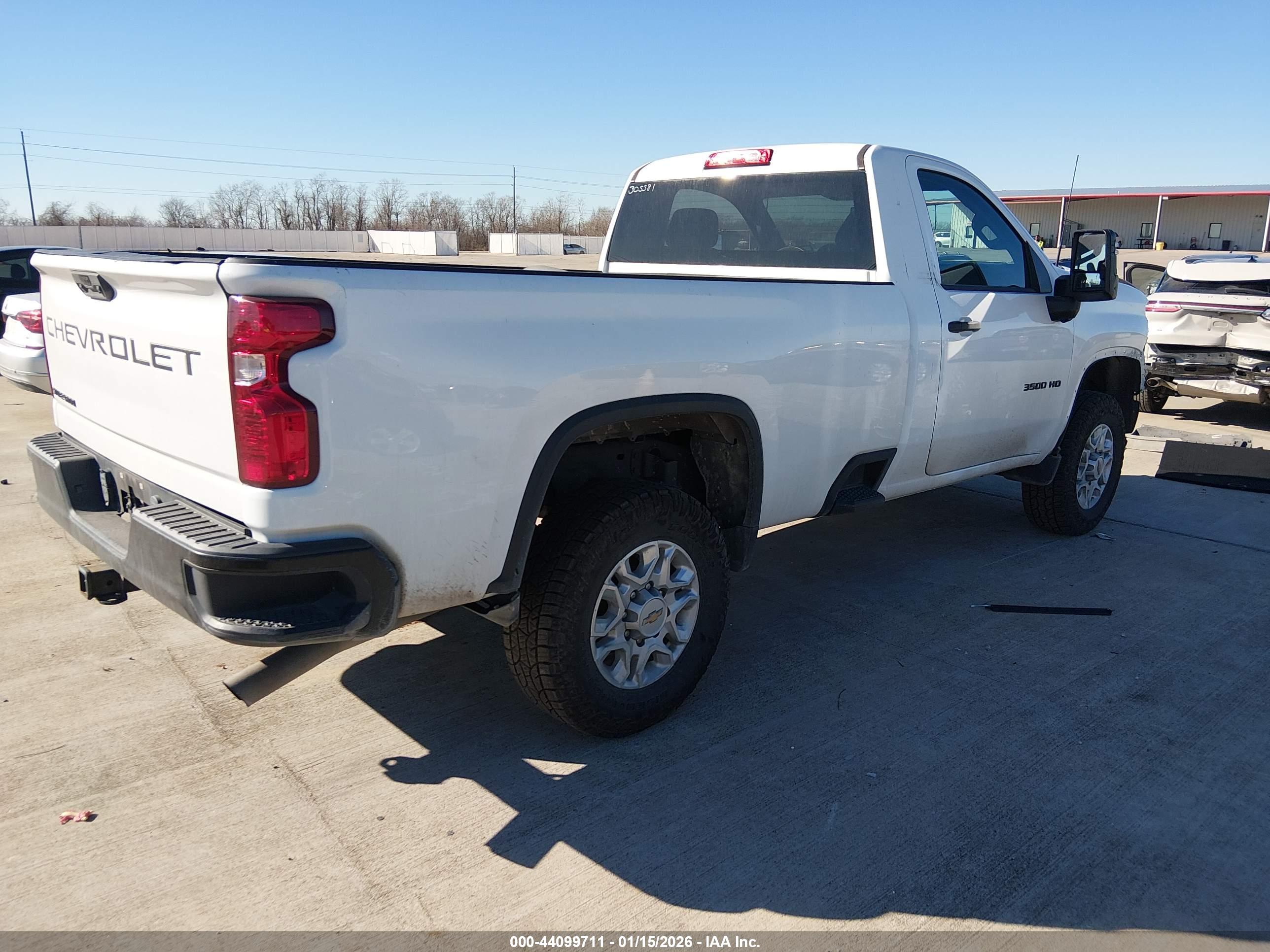 CHEVROLET SILVERADO image 4
