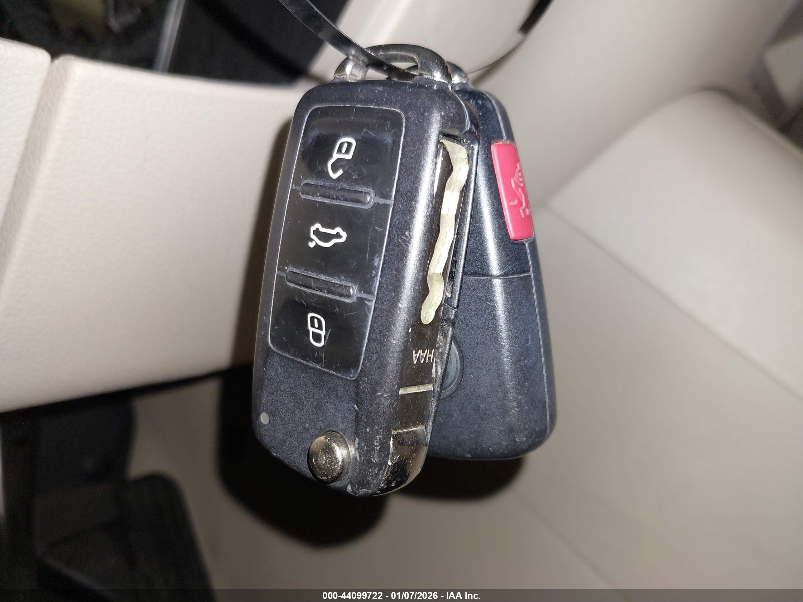 VOLKSWAGEN TIGUAN image 11
