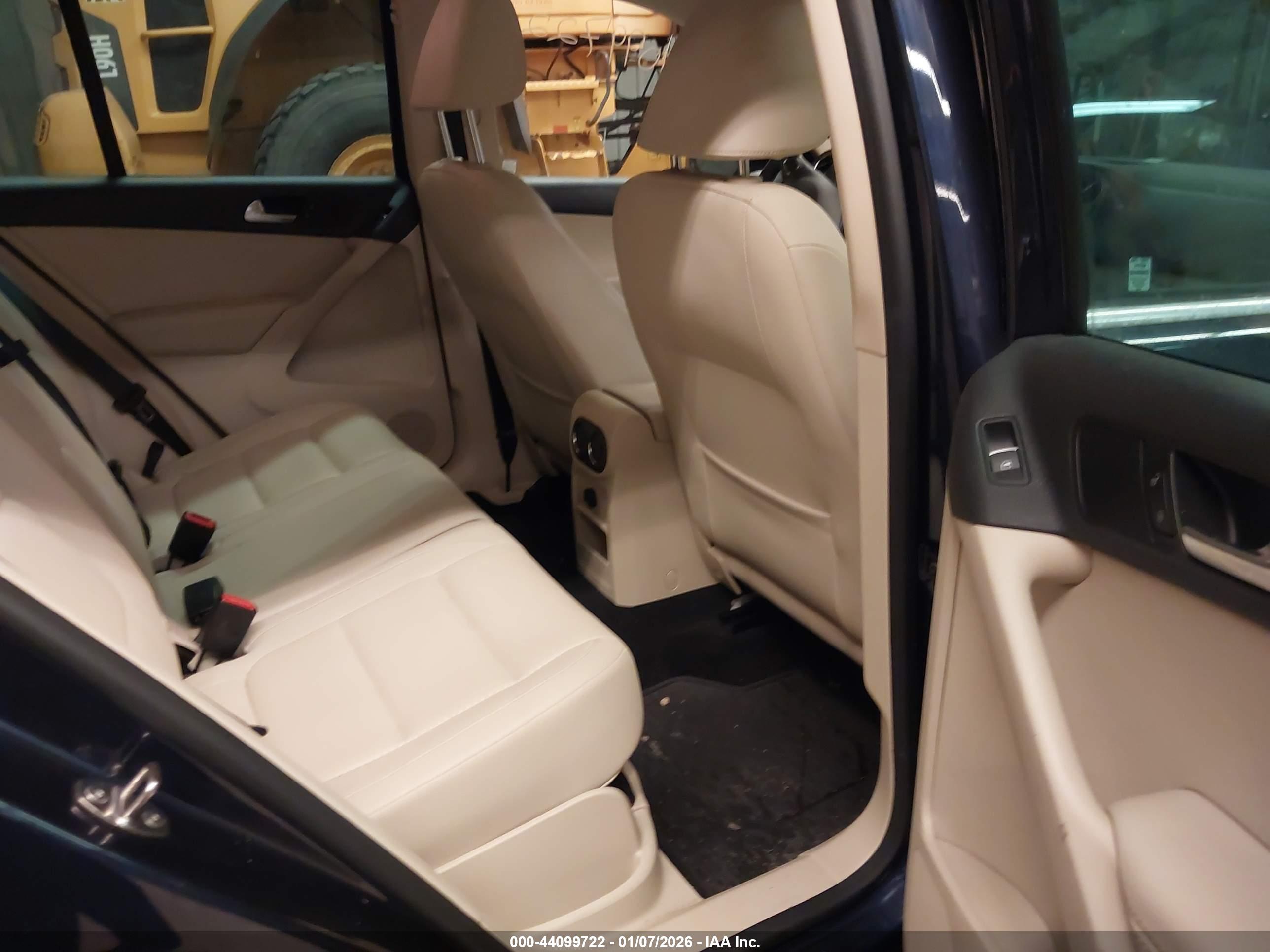VOLKSWAGEN TIGUAN image 8
