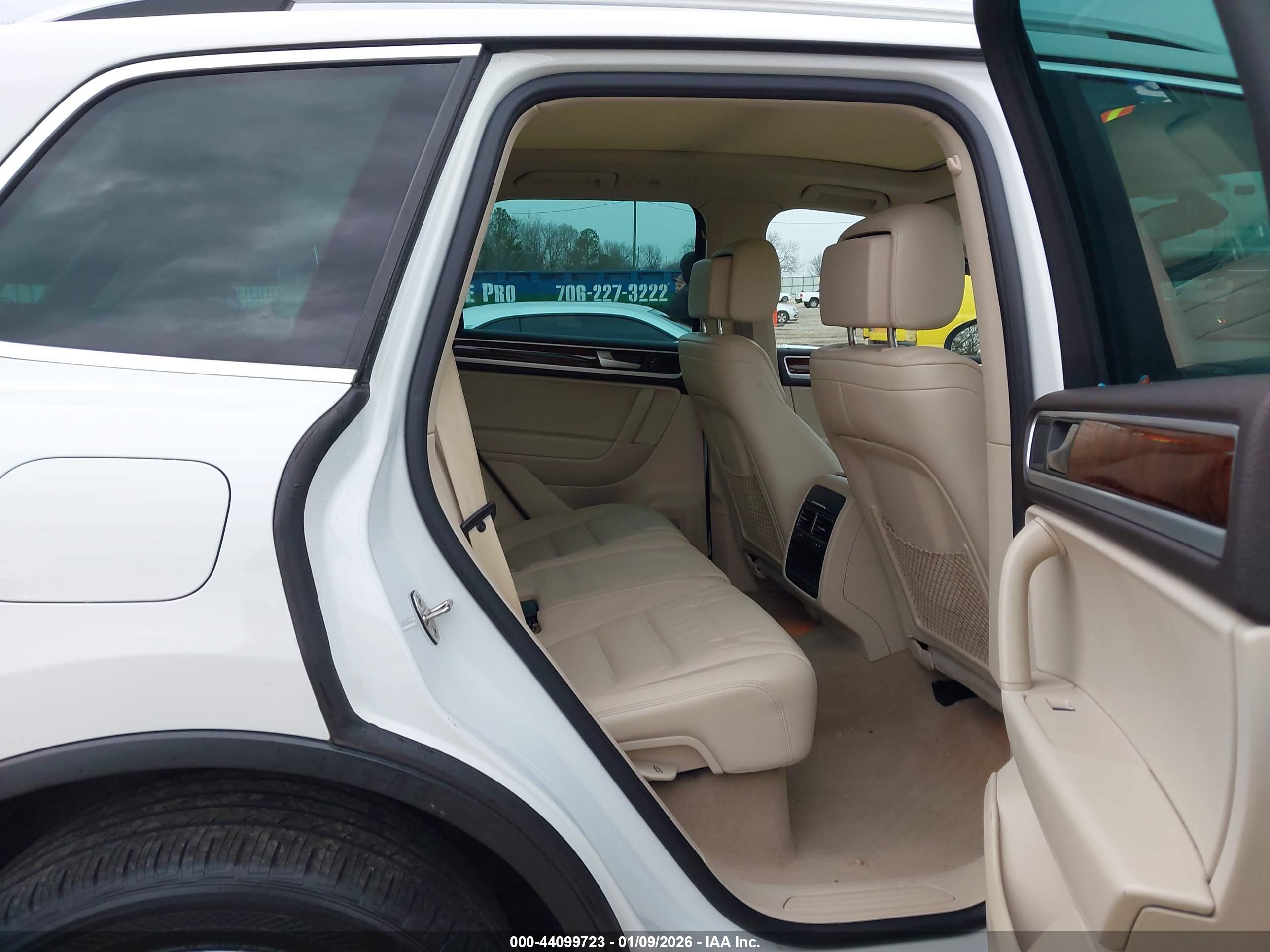 VOLKSWAGEN TOUAREG image 8