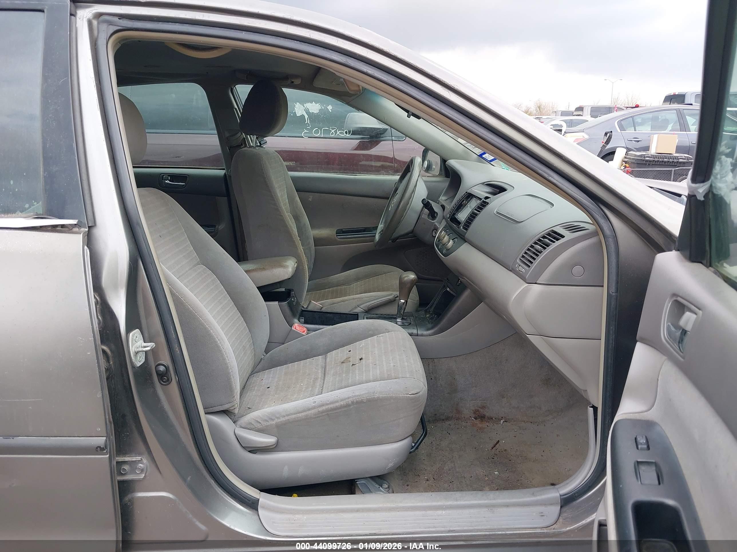 TOYOTA CAMRY image 5